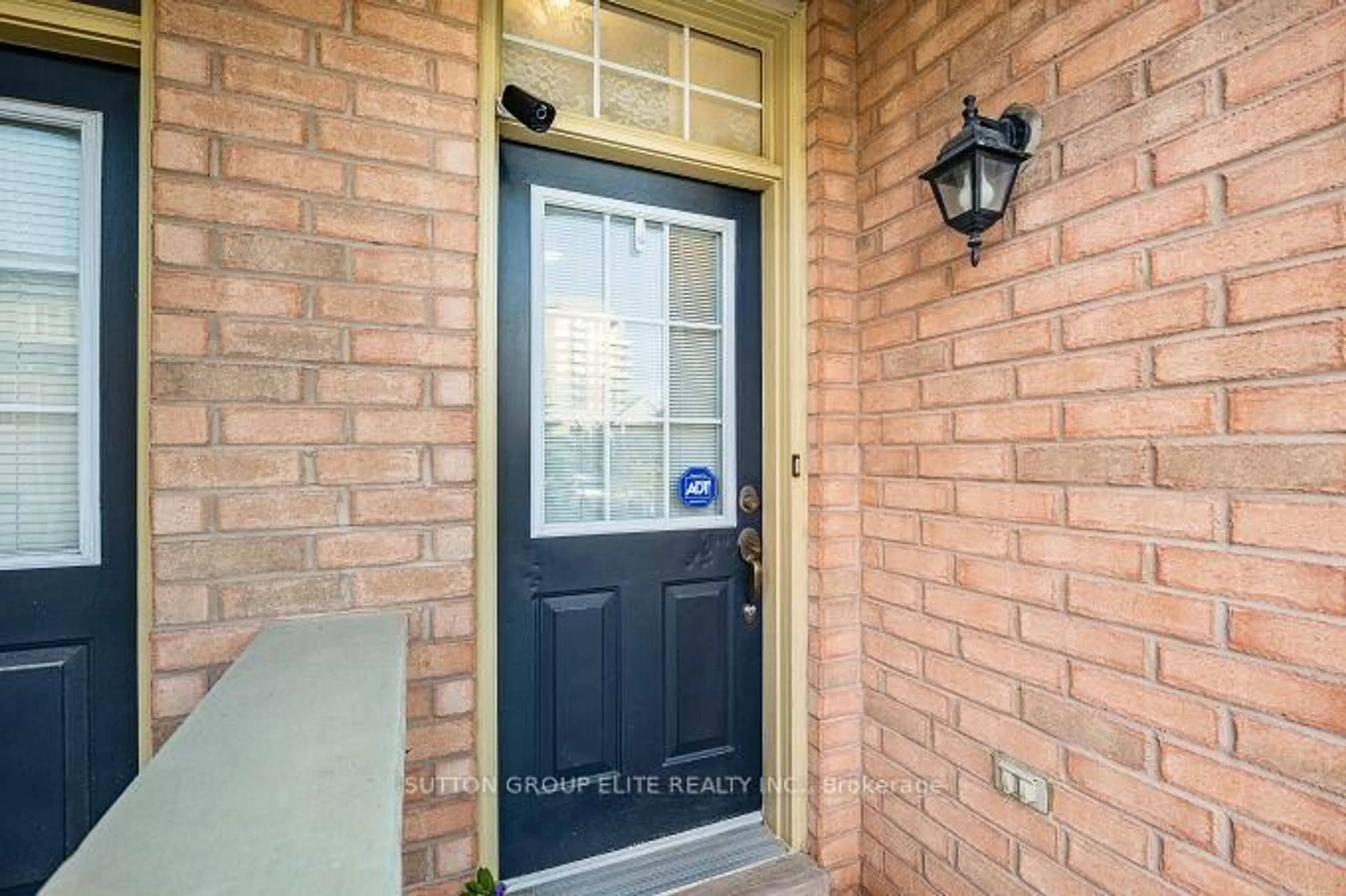 Indoor entryway for 5055 Heatherleigh Ave, Mississauga Ontario L5V 2R9