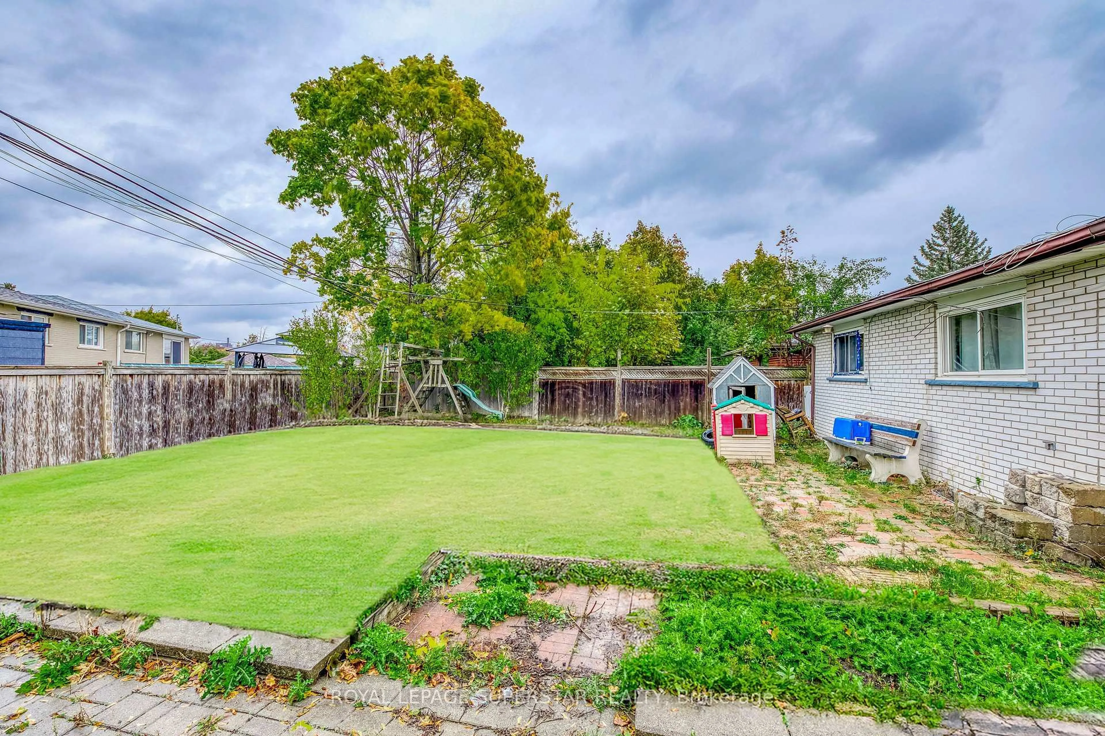A pic from outside/outdoor area/front of a property/back of a property/a pic from drone, unknown for 8 Midhurst Dr, Toronto Ontario M9V 1Z7