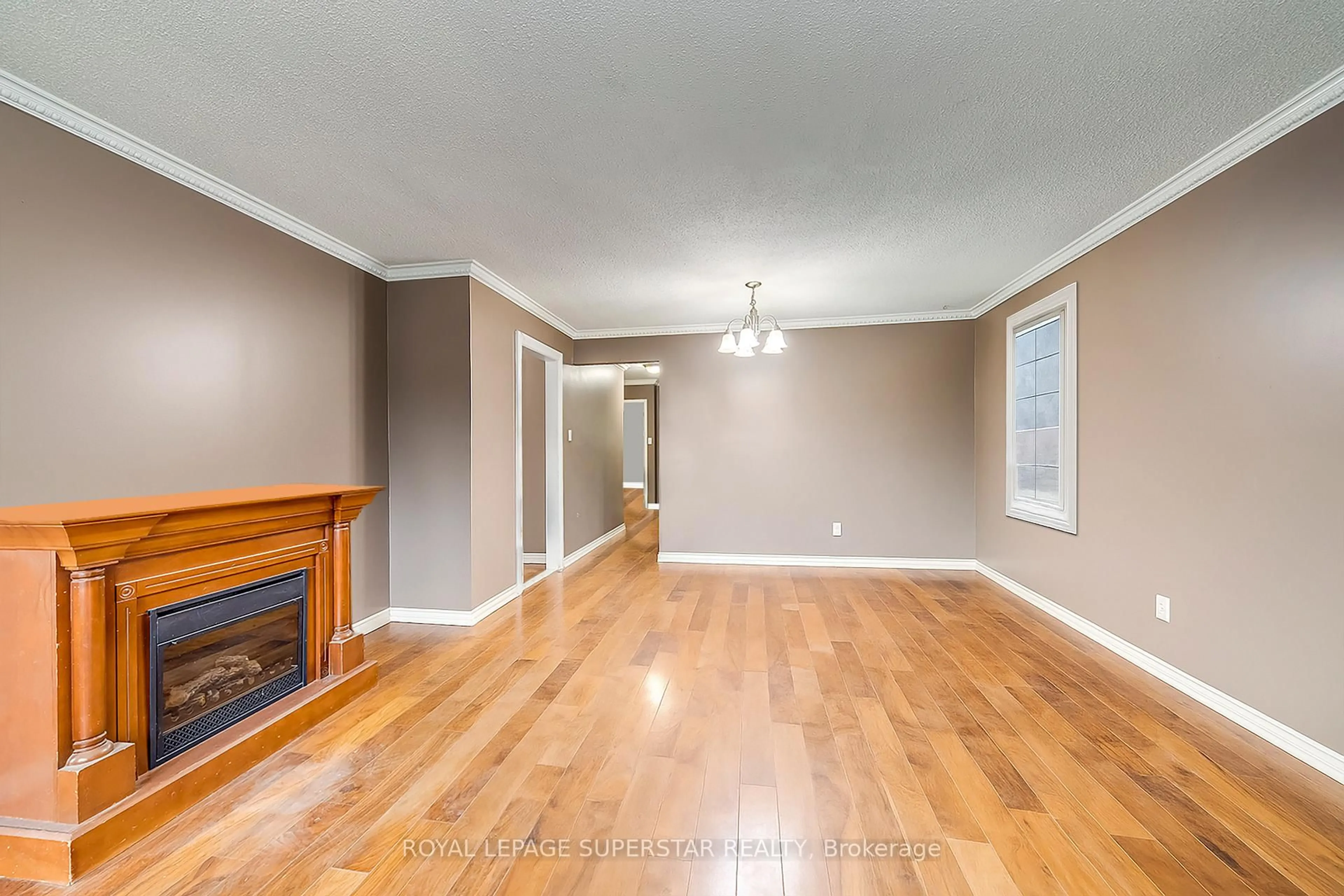 A pic of a room for 8 Midhurst Dr, Toronto Ontario M9V 1Z7