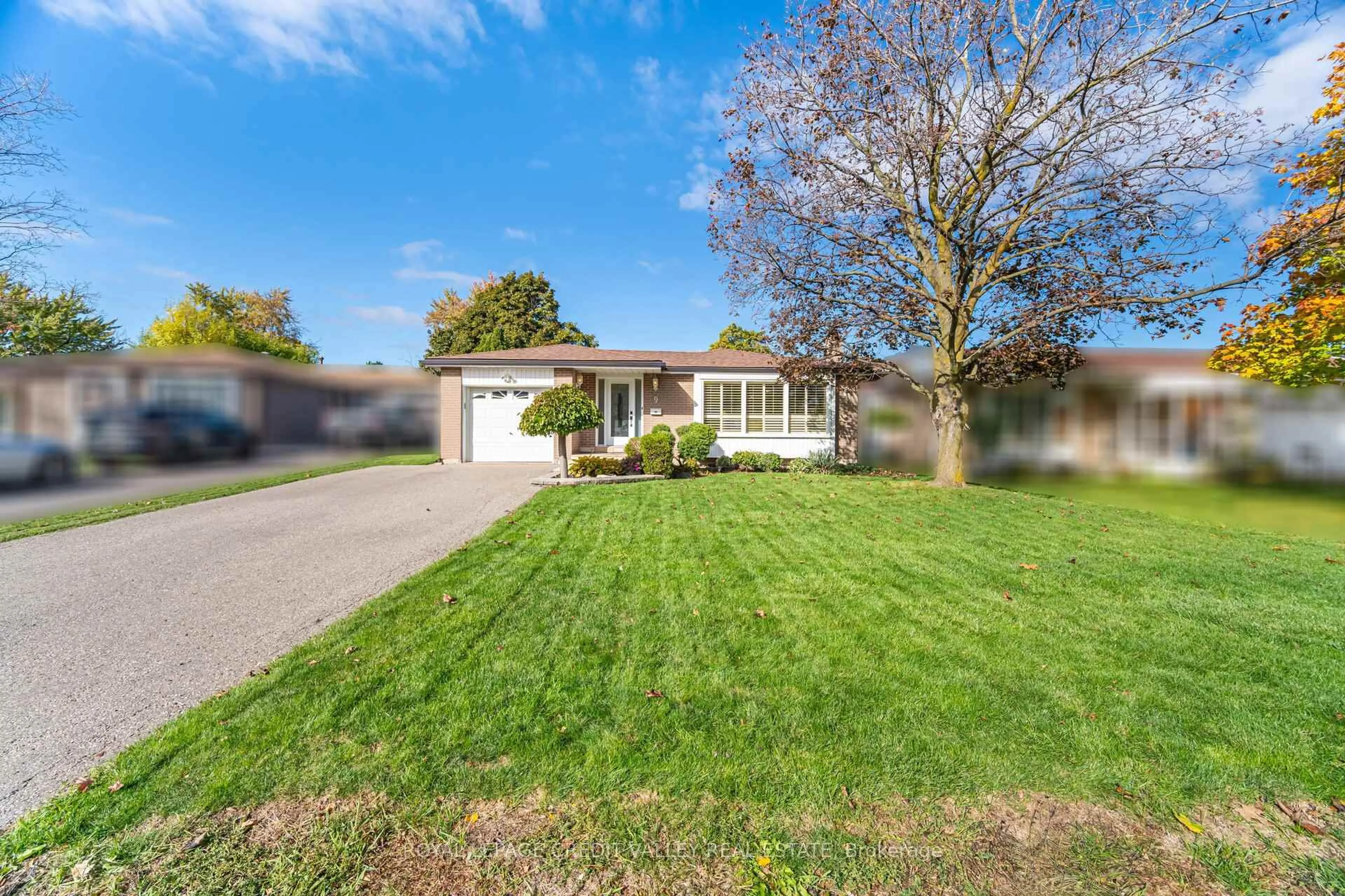 A pic from outside/outdoor area/front of a property/back of a property/a pic from drone, street for 9 Glenora Cres, Brampton Ontario L6S 1E1