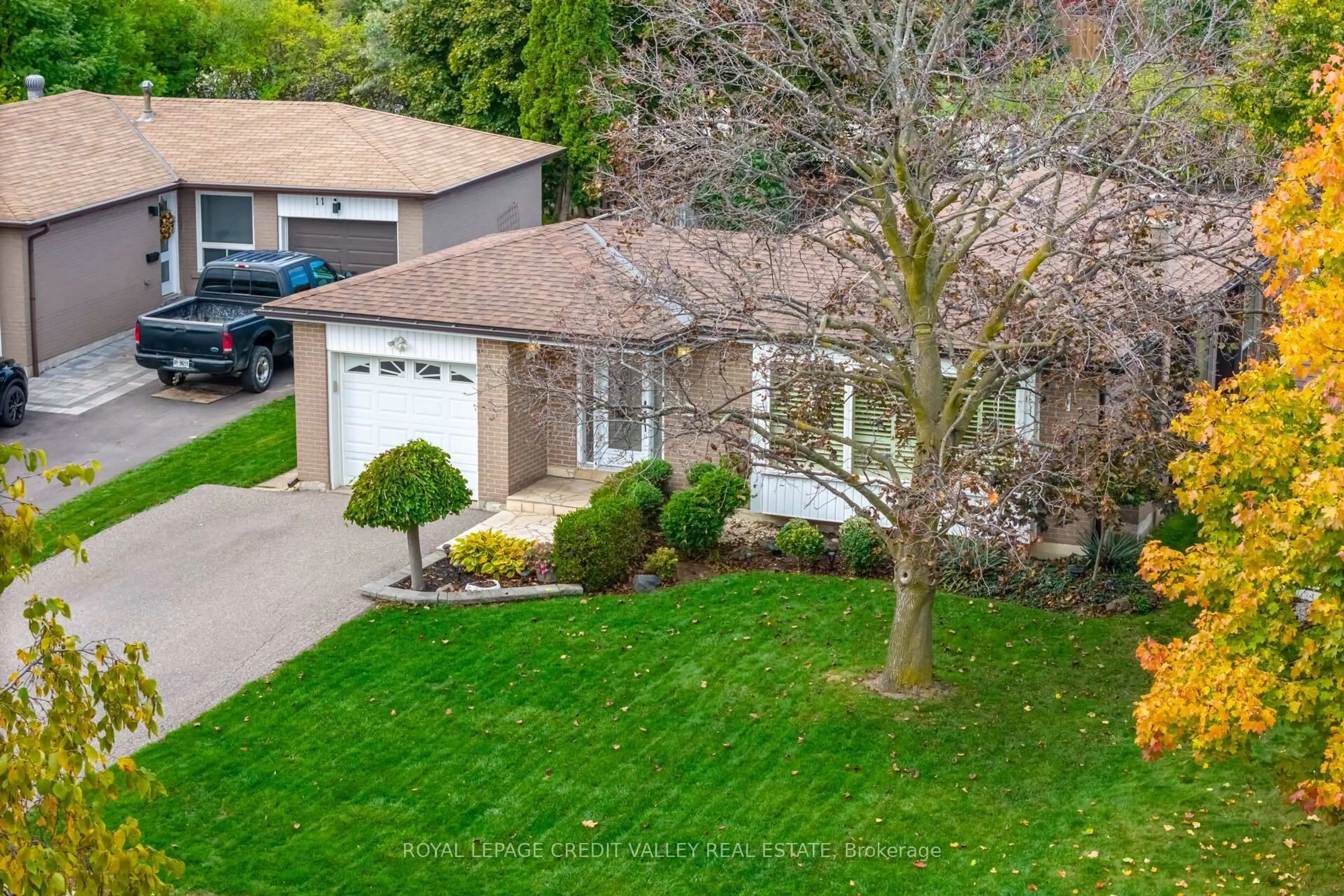 A pic from outside/outdoor area/front of a property/back of a property/a pic from drone, street for 9 Glenora Cres, Brampton Ontario L6S 1E1
