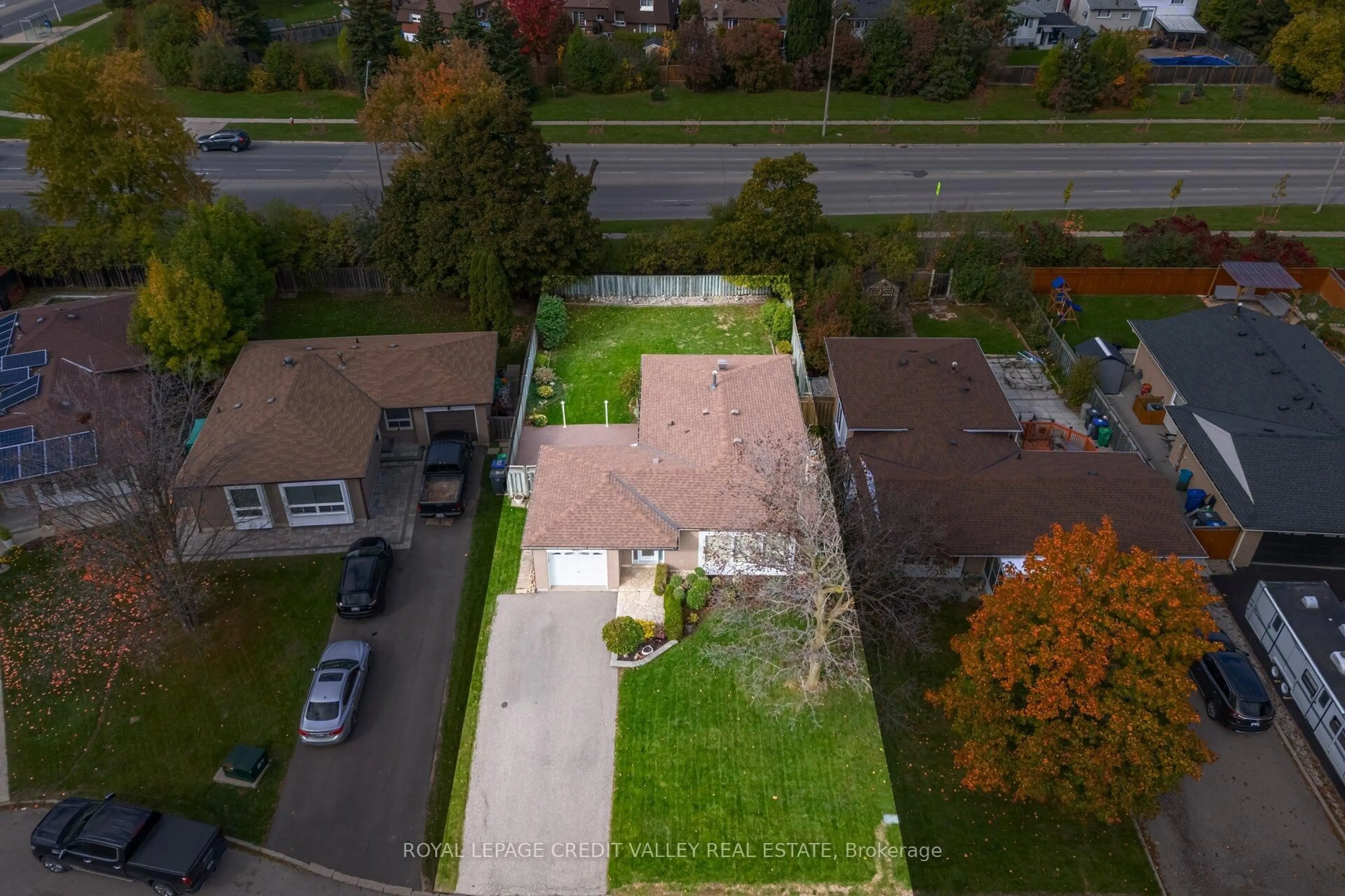 A pic from outside/outdoor area/front of a property/back of a property/a pic from drone, street for 9 Glenora Cres, Brampton Ontario L6S 1E1