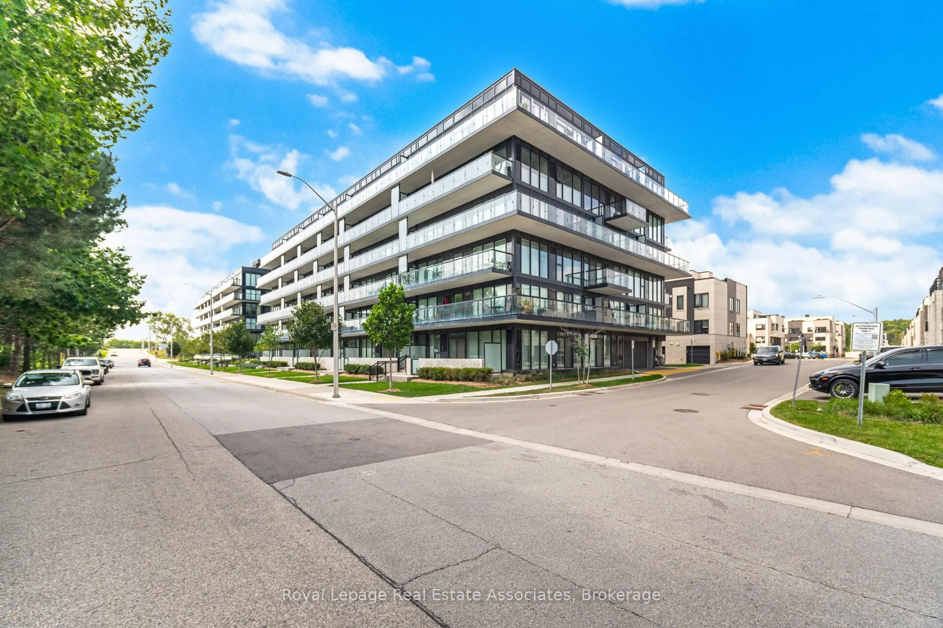 A pic from outside/outdoor area/front of a property/back of a property/a pic from drone, building for 1119 COOKE Blvd #B327, Burlington Ontario L7T 0C7