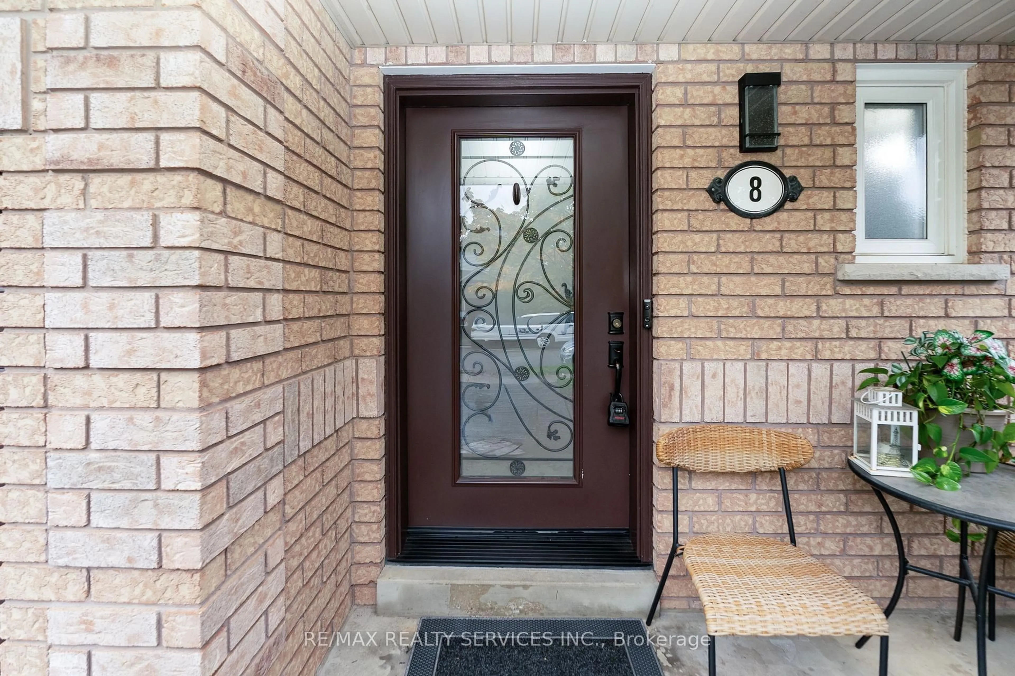 Indoor entryway for 8 Ridgemore Cres, Brampton Ontario L7A 2L6