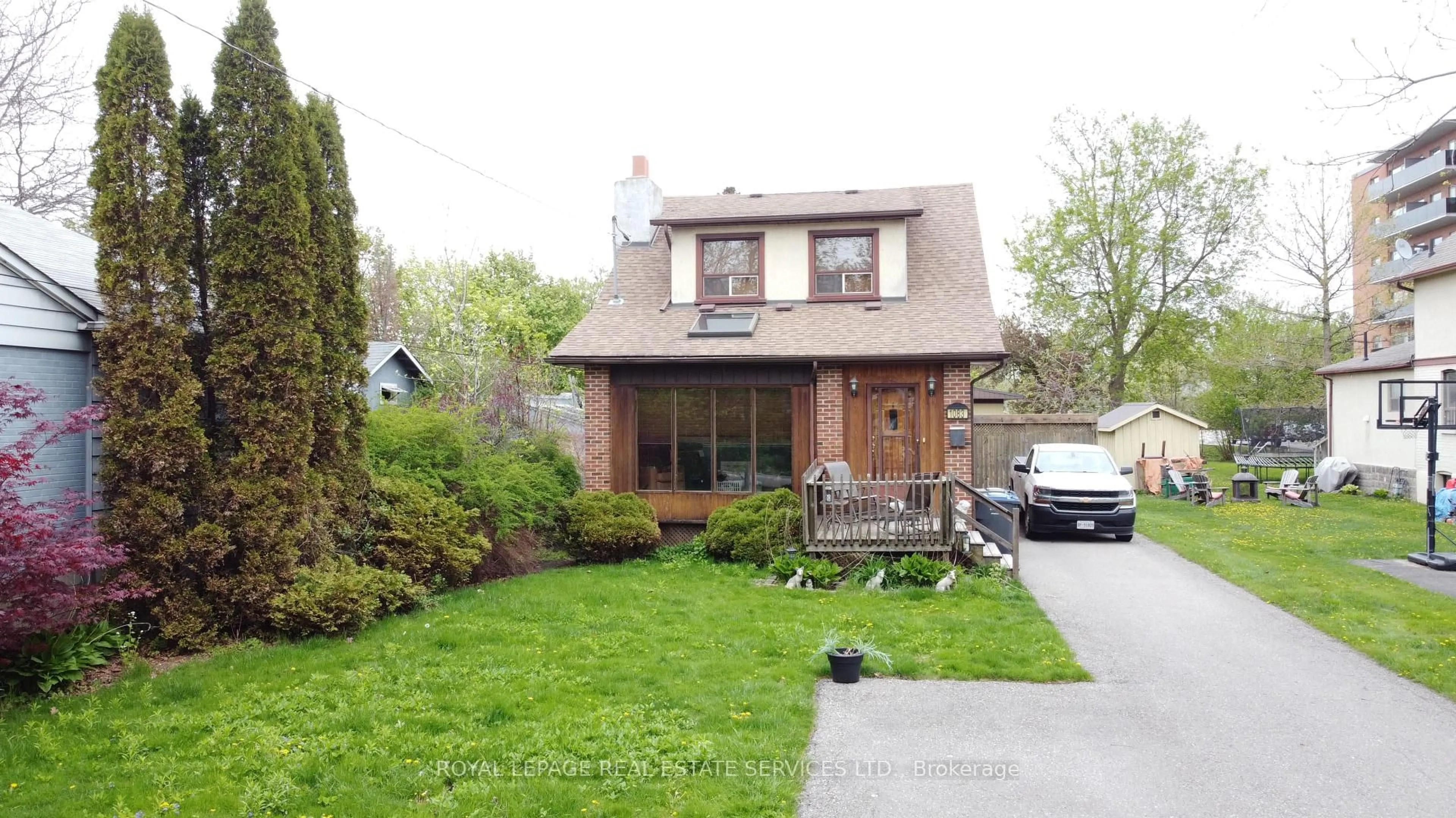 Home with brick exterior material, street for 1083 Seneca Ave, Mississauga Ontario L5G 3X4