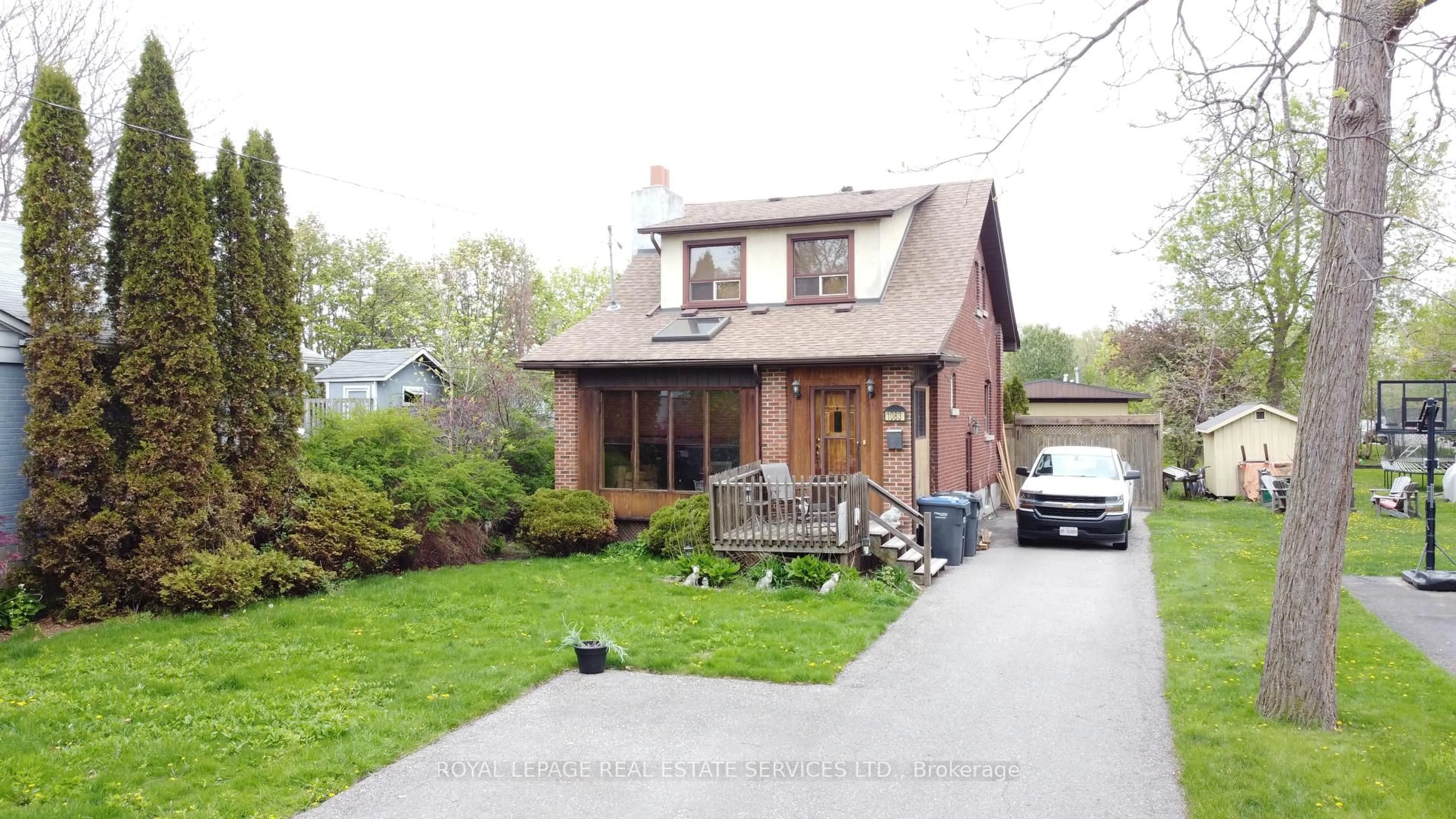 Home with brick exterior material, street for 1083 Seneca Ave, Mississauga Ontario L5G 3X4