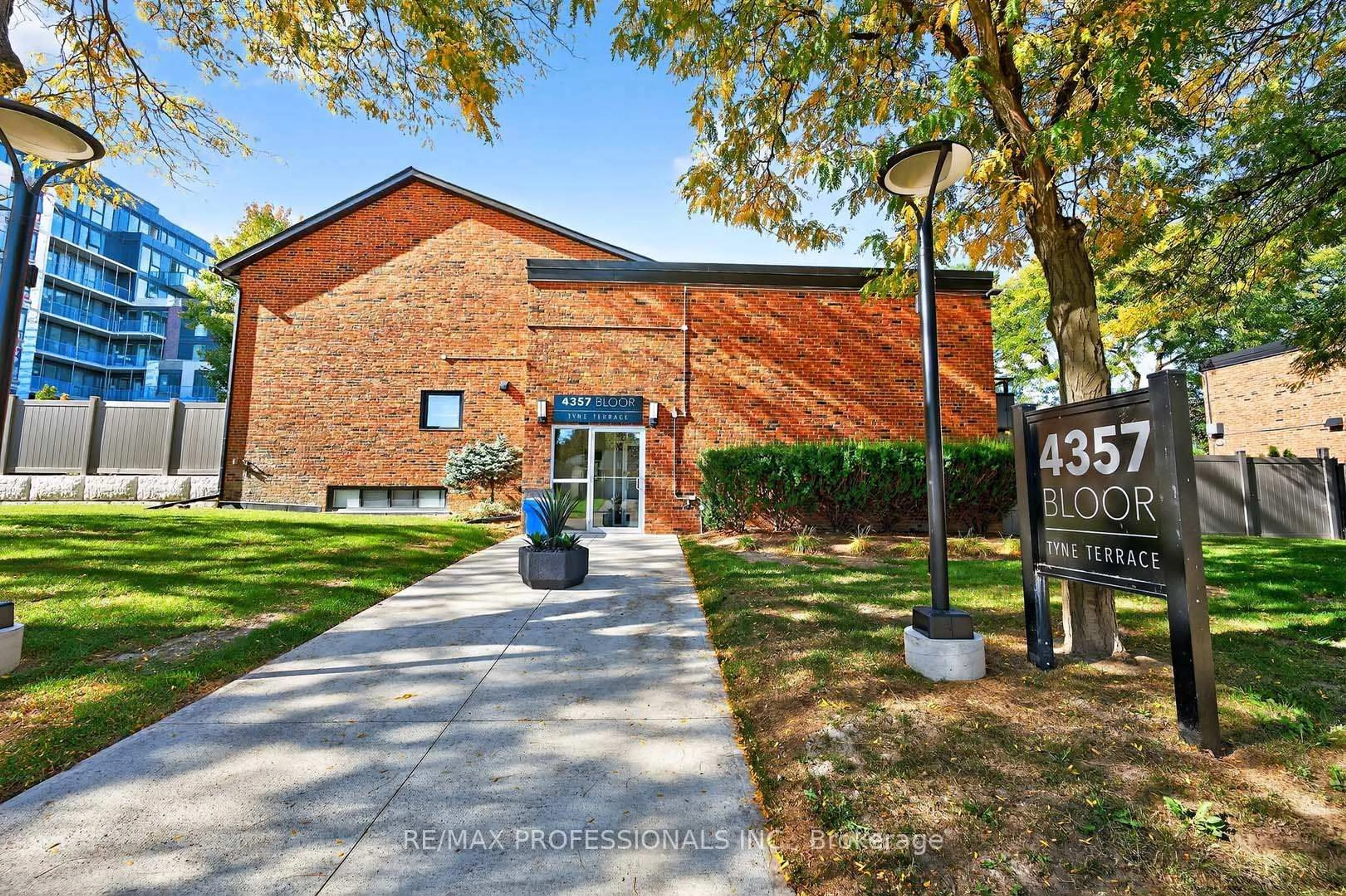 Unknown for 4357 Bloor St #1, Toronto Ontario M9C 2A4