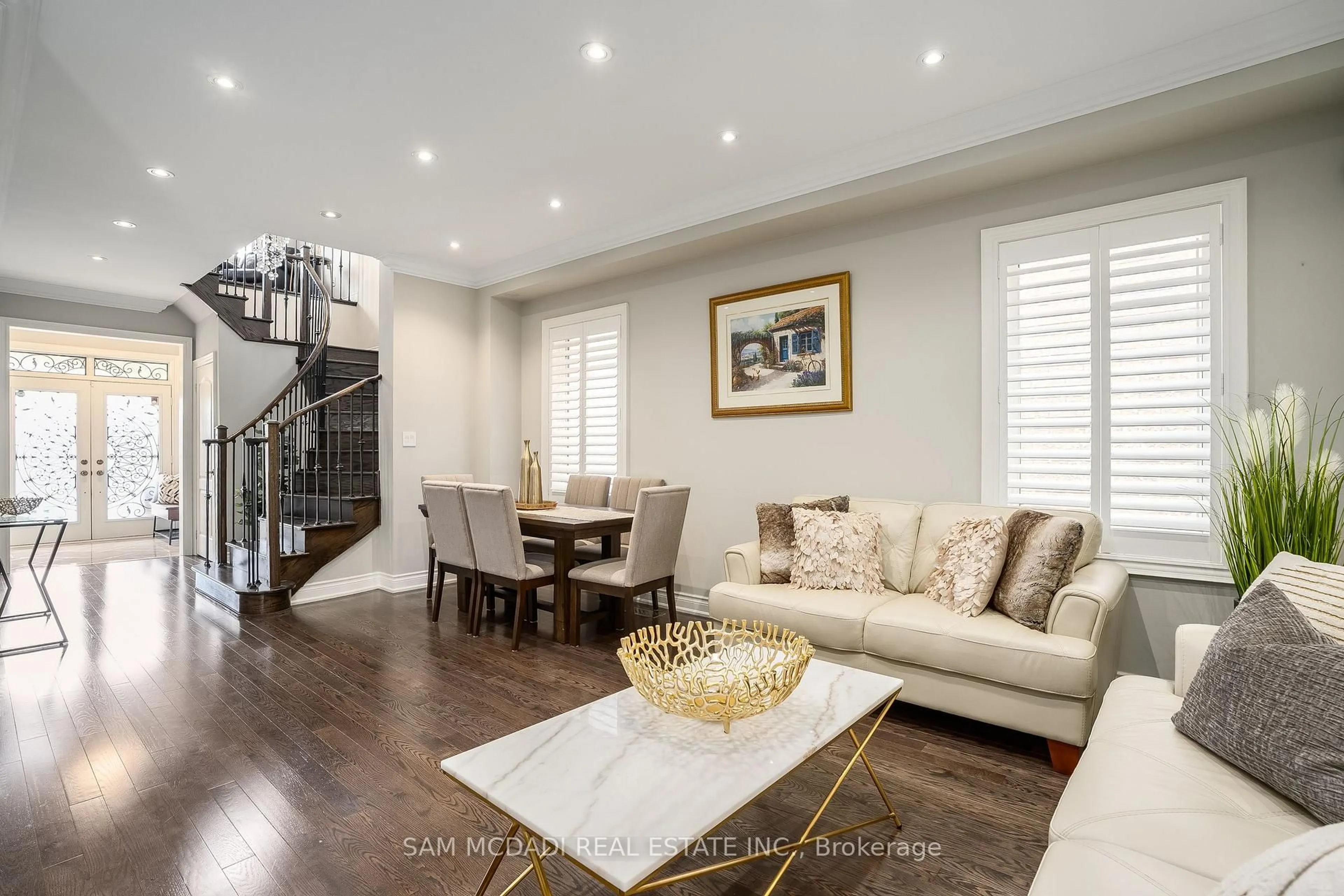 Living room with furniture, wood/laminate floor for 3153 Goretti Pl, Mississauga Ontario L5M 0V8