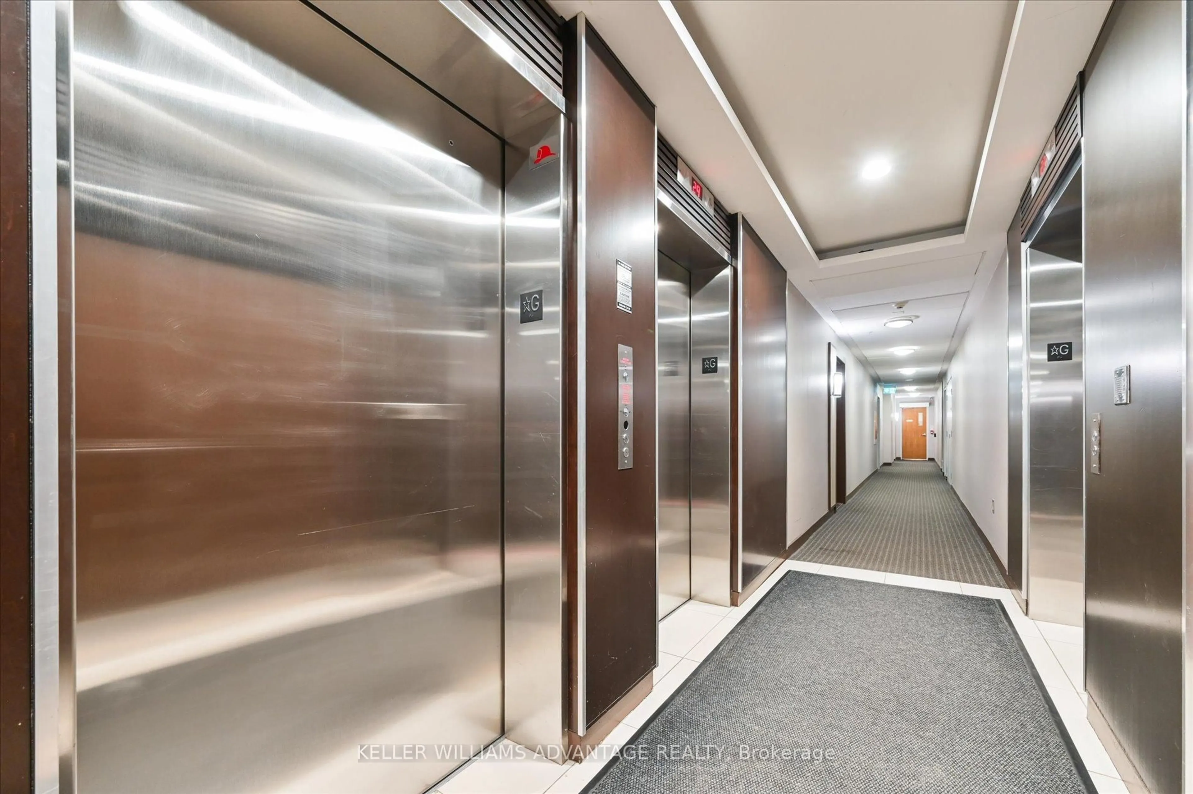 Indoor foyer for 155 Legion Rd #2910, Toronto Ontario M8Y 0A7