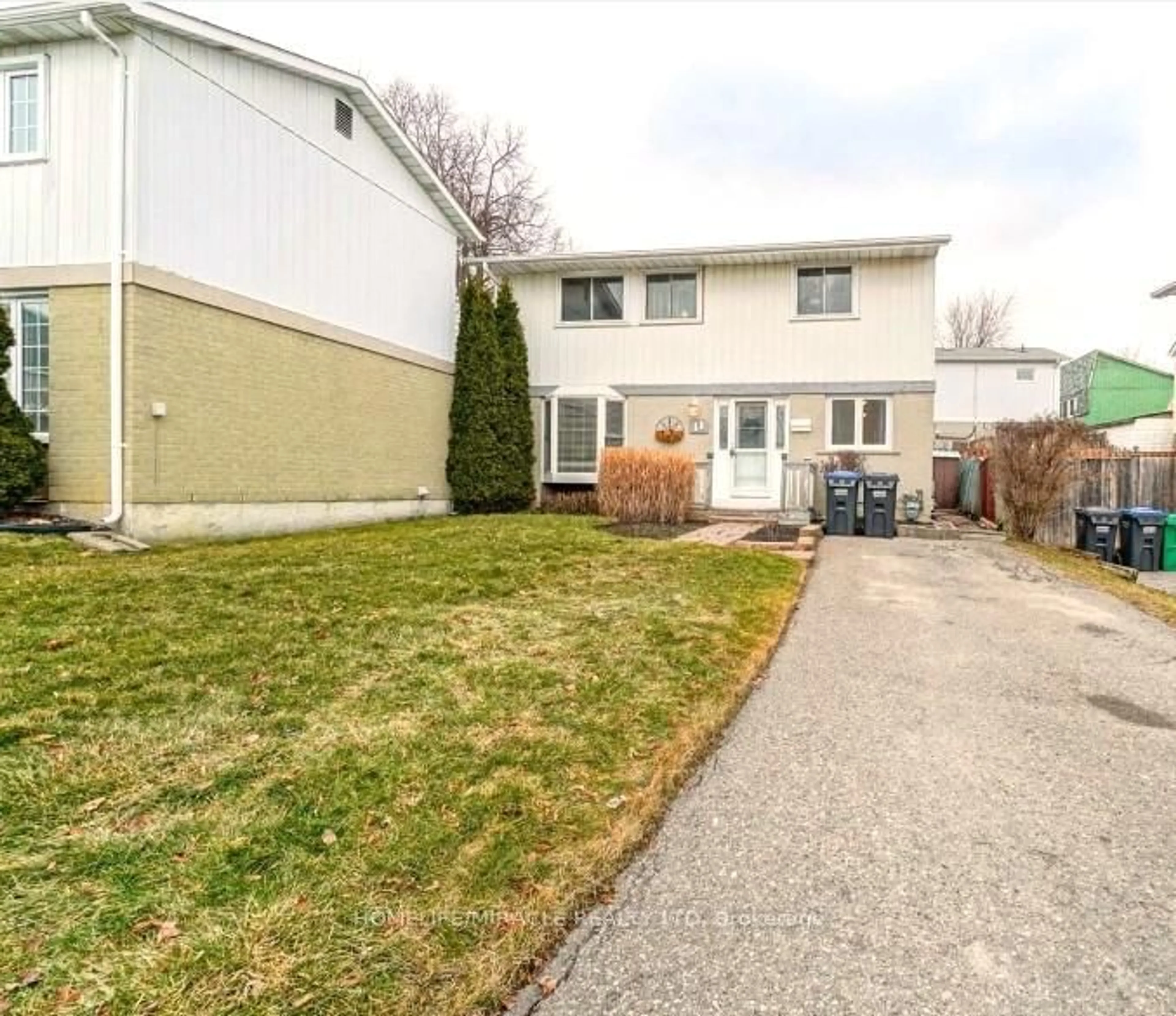 A pic from outside/outdoor area/front of a property/back of a property/a pic from drone, street for 11 Hector Crt, Brampton Ontario L6S 1P1