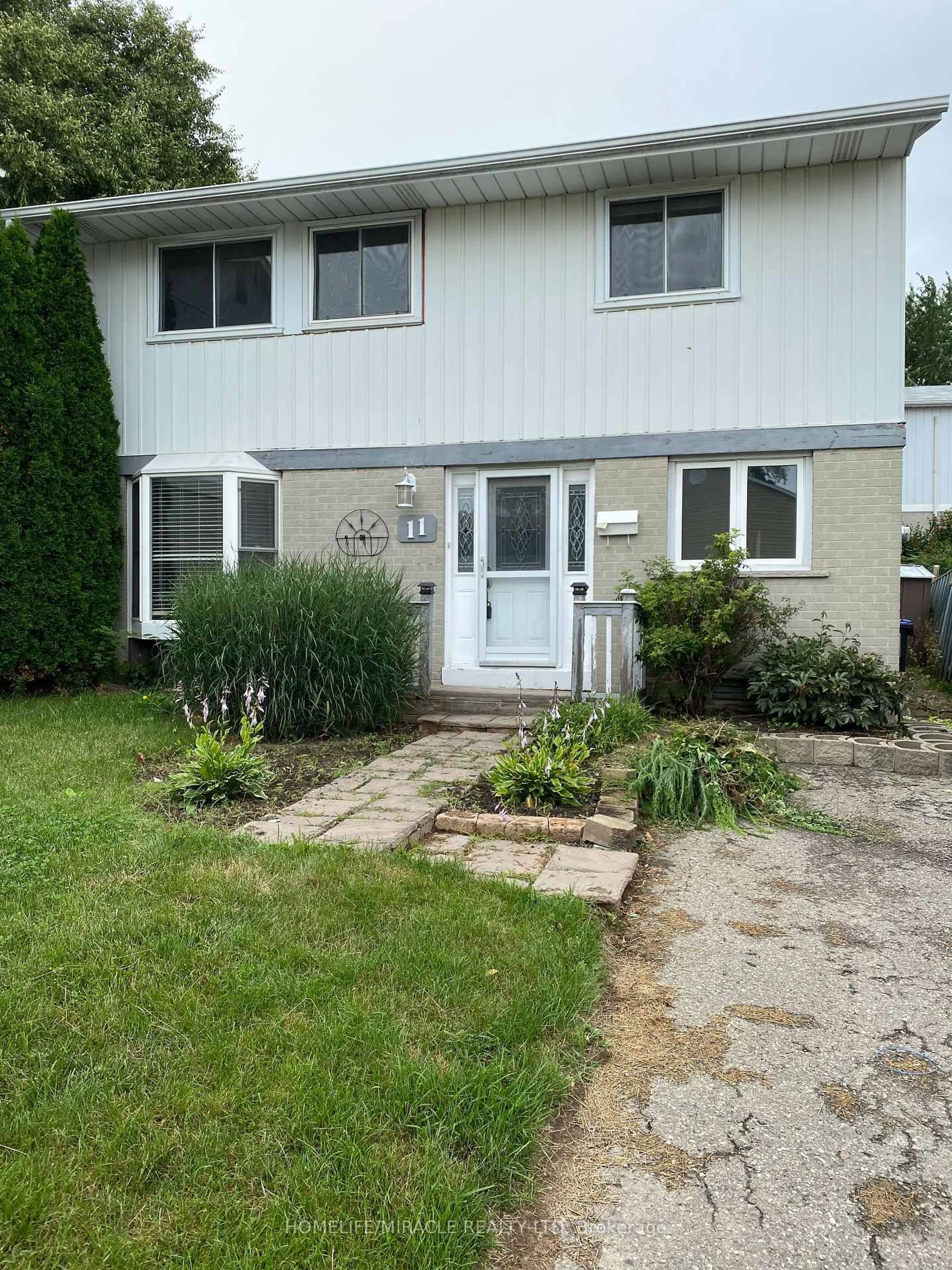 Home with vinyl exterior material, street for 11 Hector Crt, Brampton Ontario L6S 1P1