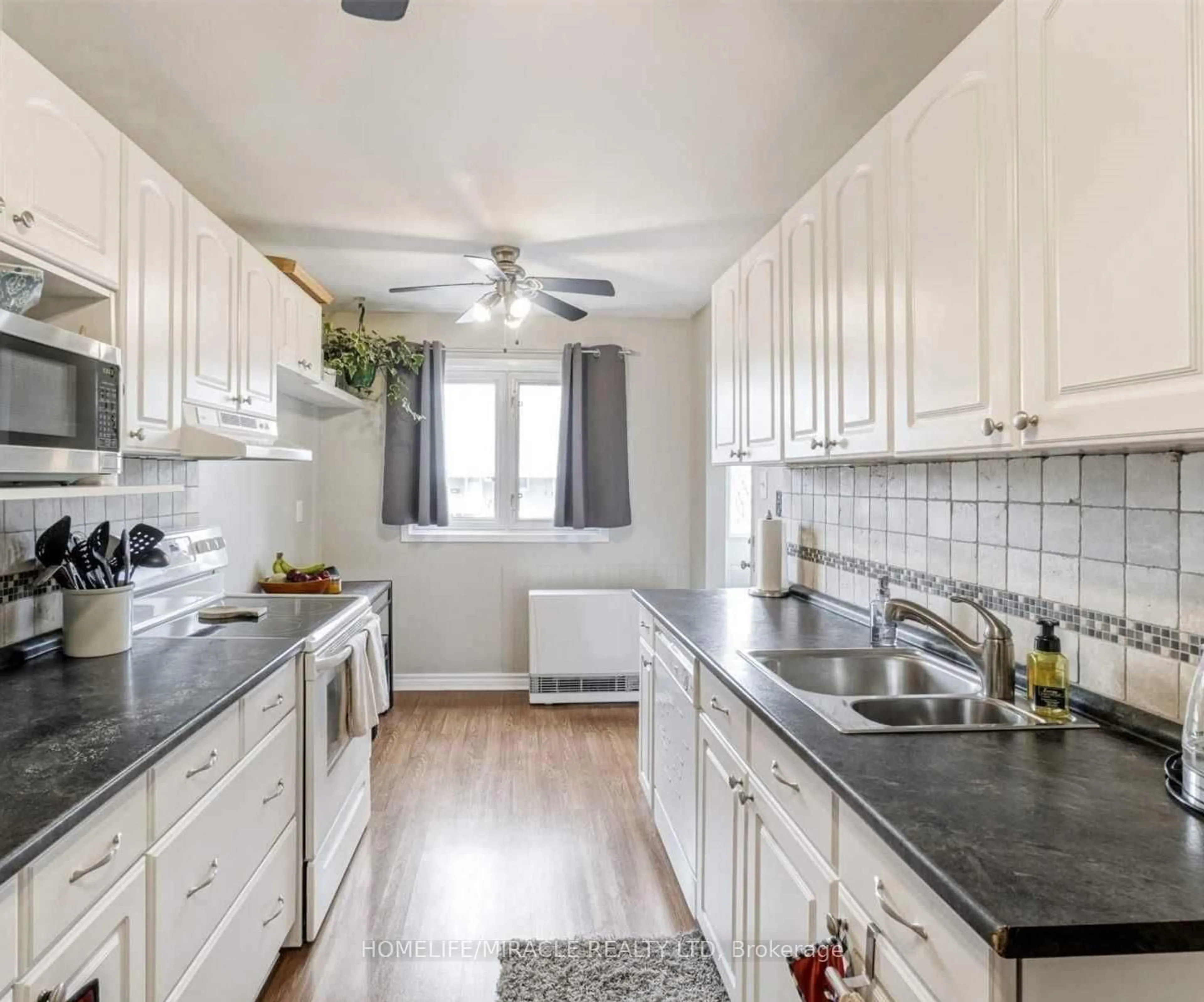 Standard kitchen, unknown for 11 Hector Crt, Brampton Ontario L6S 1P1