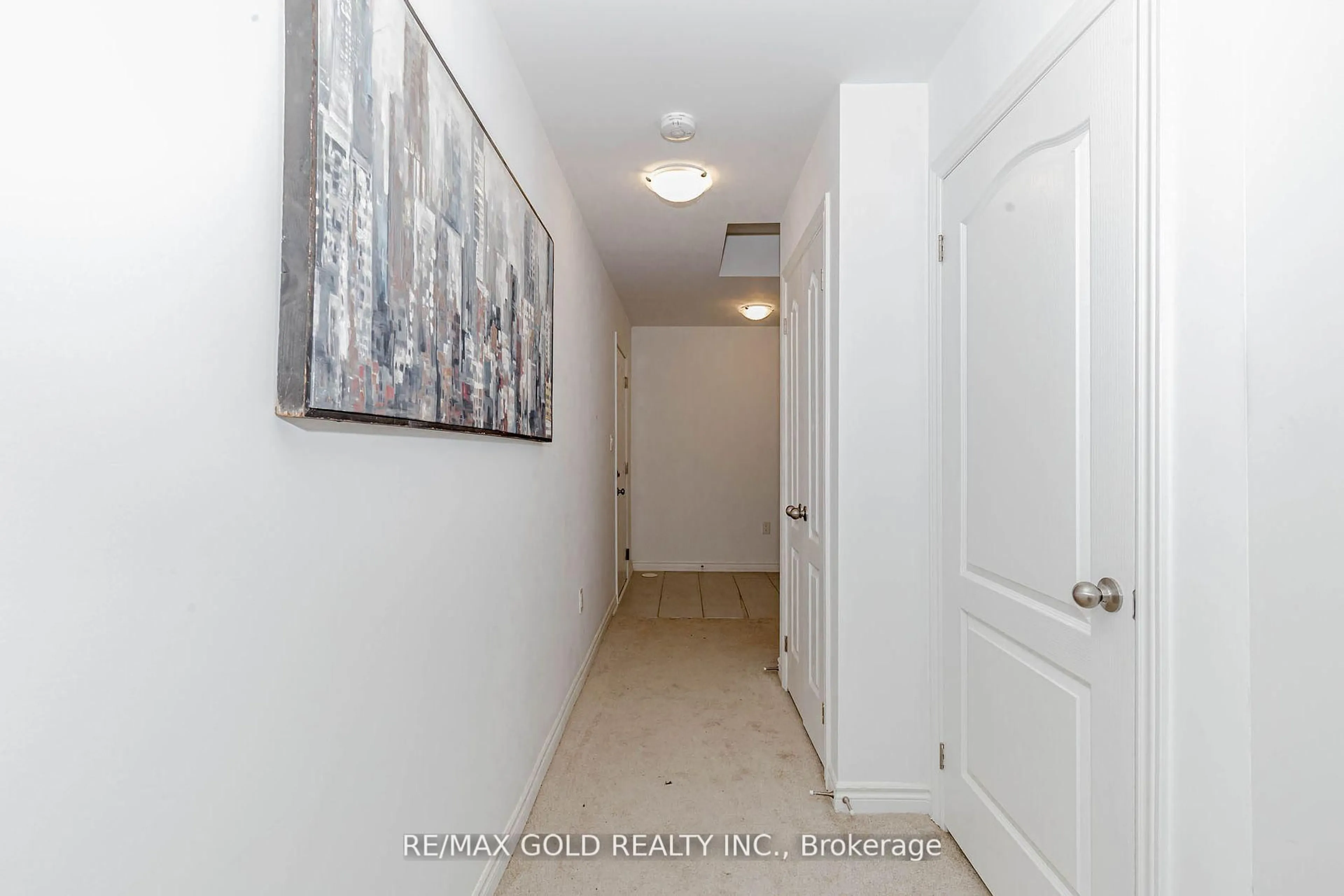 Indoor entryway for 15 Tiveron Ave, Caledon Ontario L7C 4L4