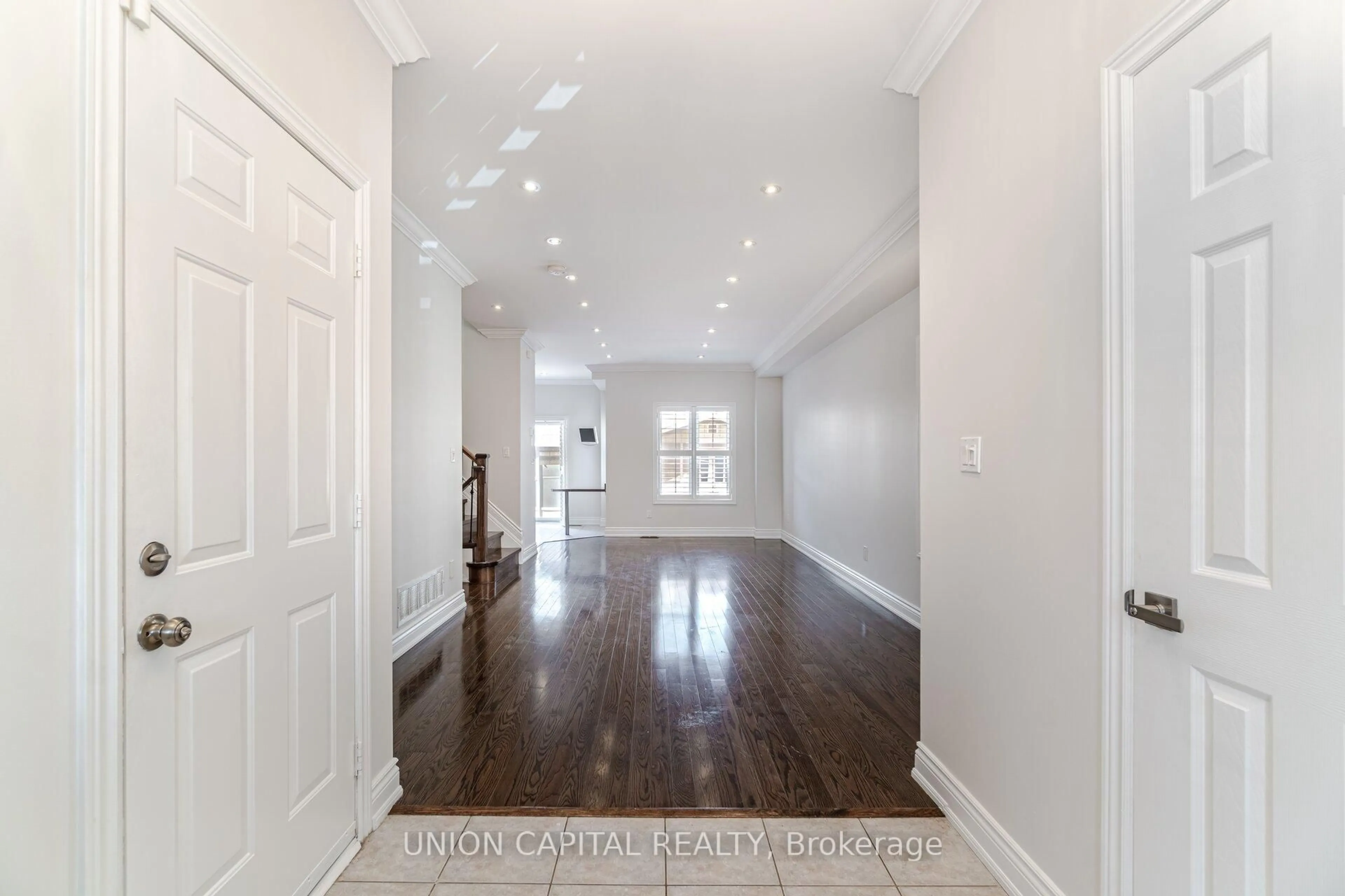 Indoor entryway for 3601 Bala Dr, Mississauga Ontario L5M 7N2