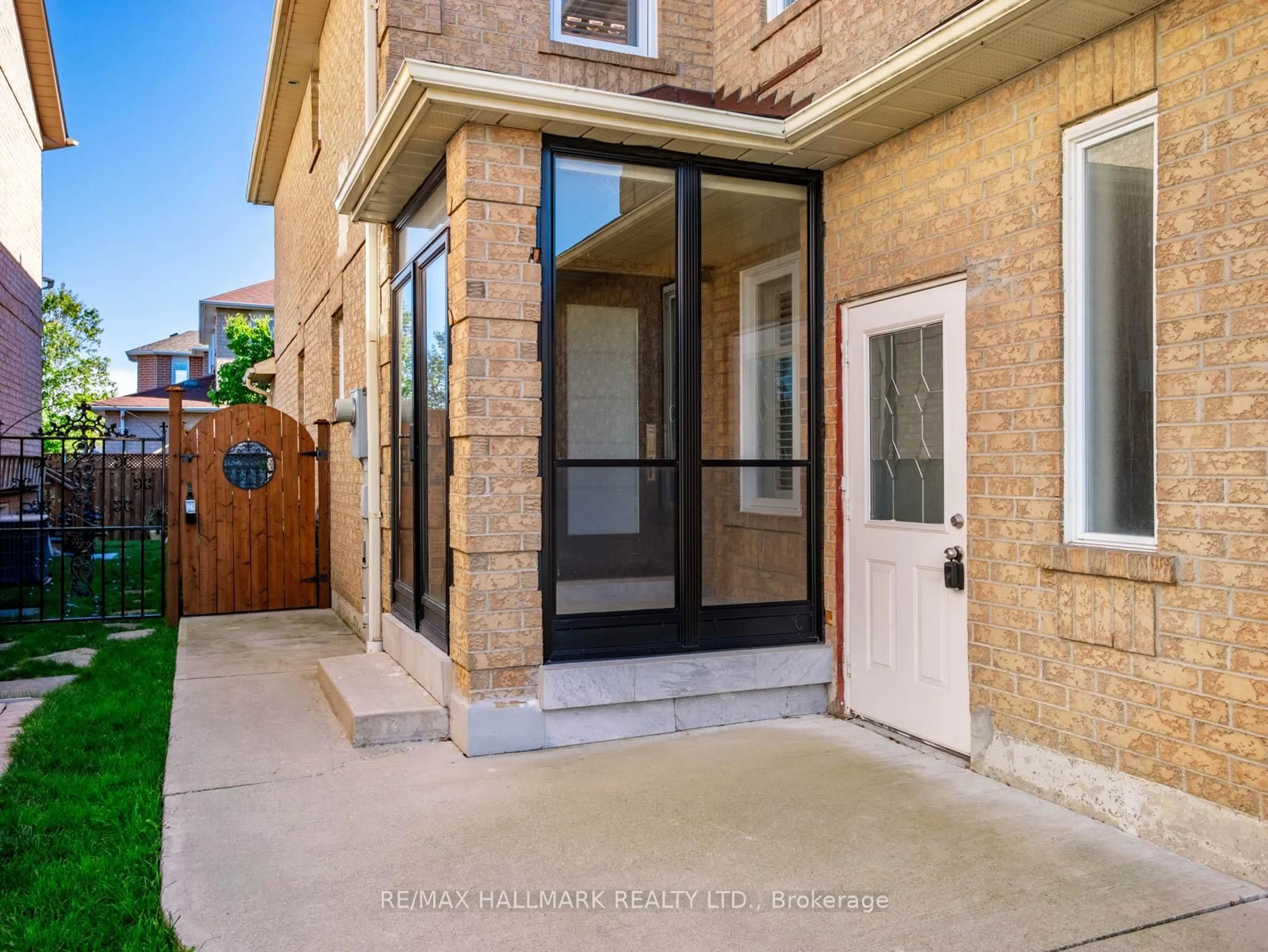 Indoor entryway for 5429 Flatford Rd, Mississauga Ontario L5V 1Y6