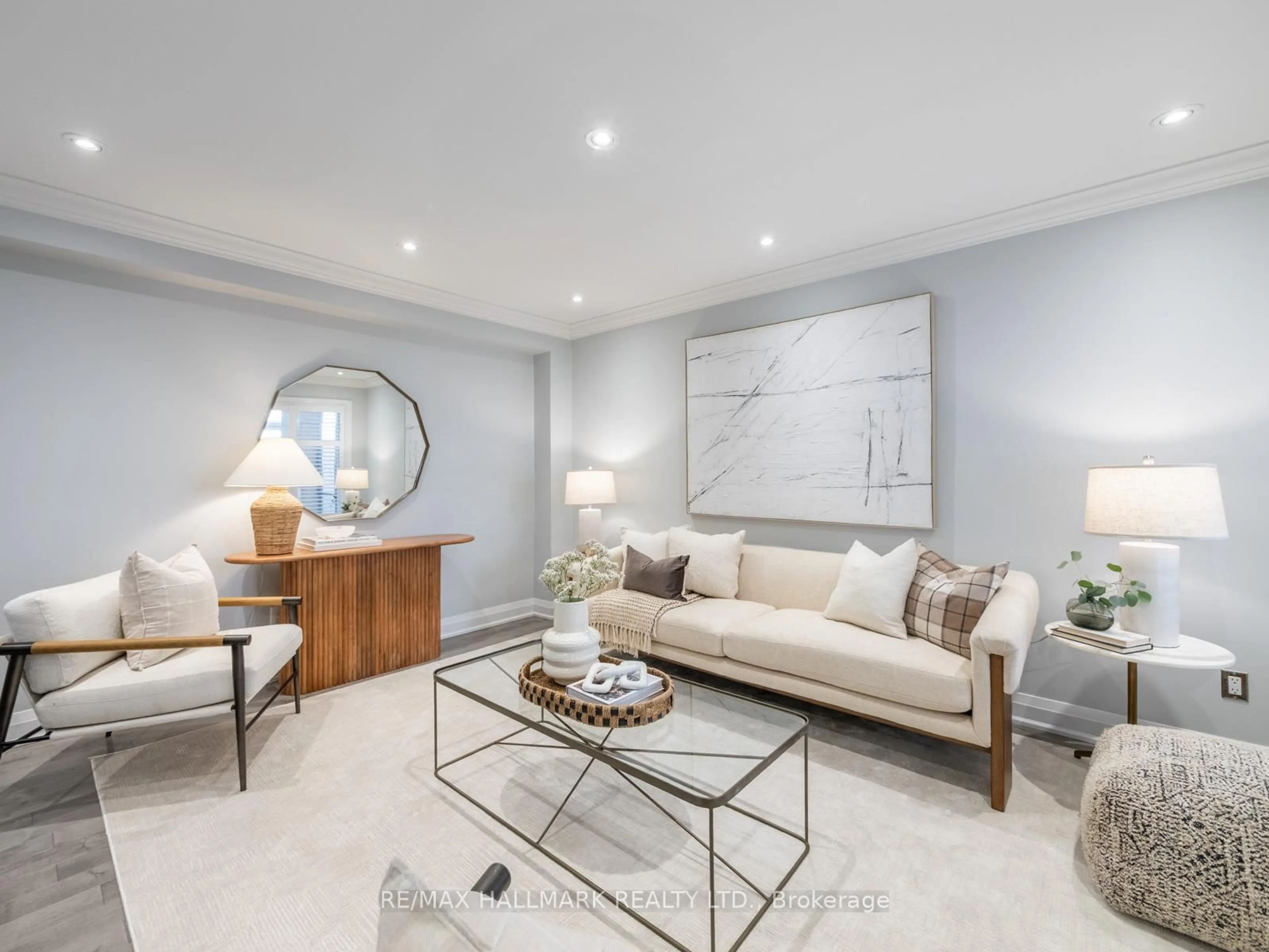 Living room with furniture, unknown for 5429 Flatford Rd, Mississauga Ontario L5V 1Y6