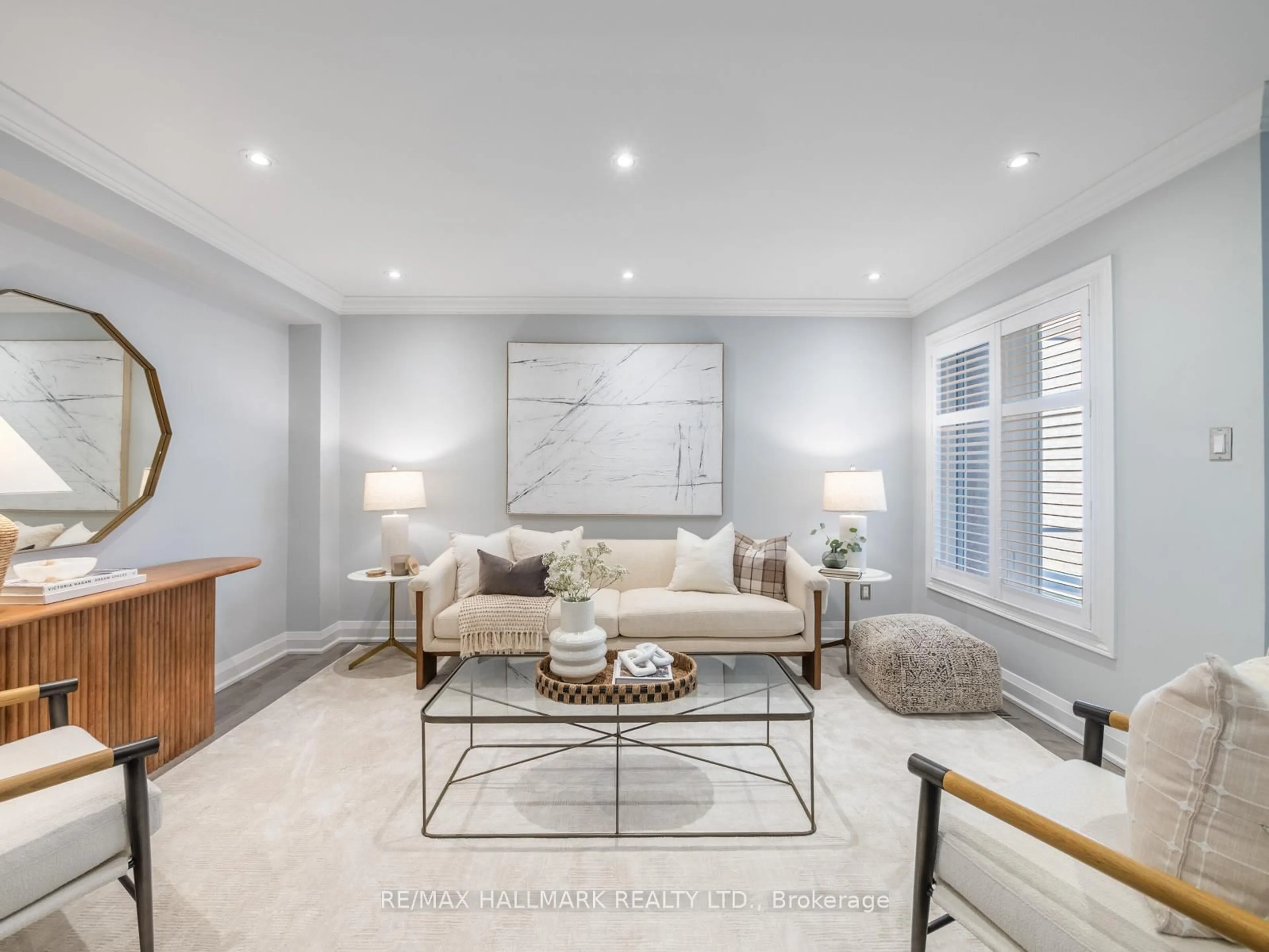 Living room with furniture, unknown for 5429 Flatford Rd, Mississauga Ontario L5V 1Y6