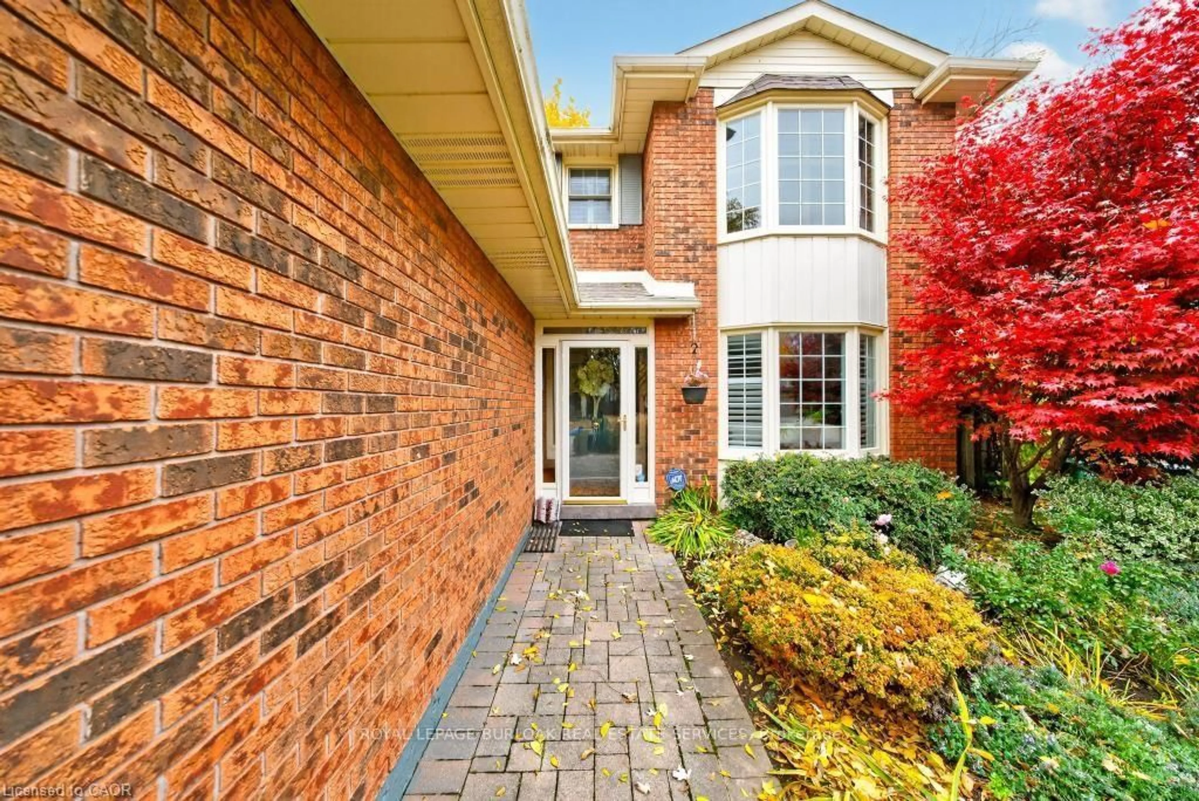 Home with brick exterior material, street for 677 Powell Crt, Burlington Ontario L7R 3E7