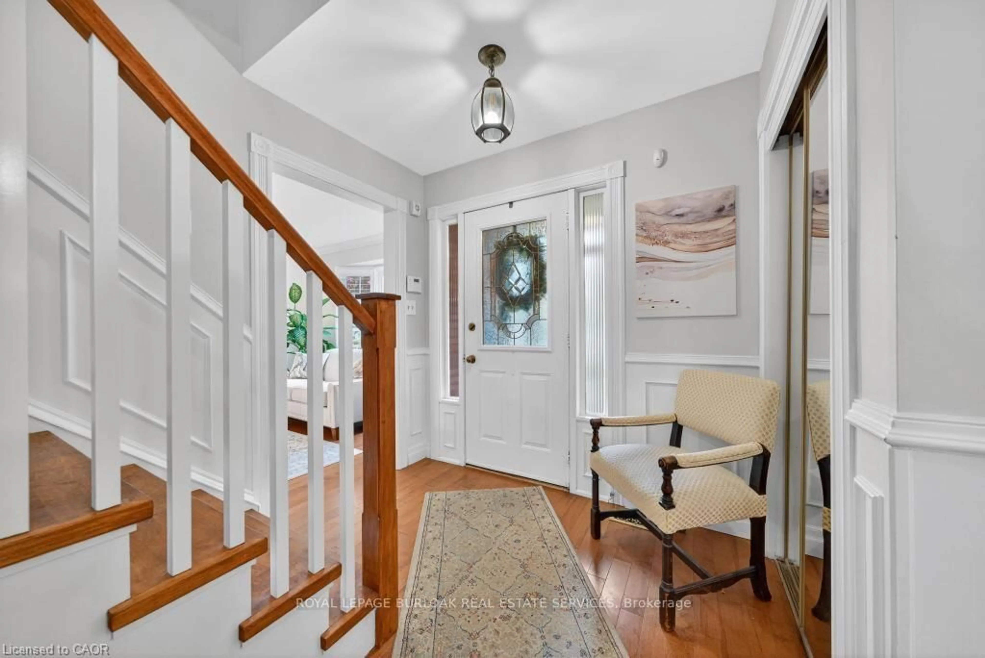Indoor entryway for 677 Powell Crt, Burlington Ontario L7R 3E7