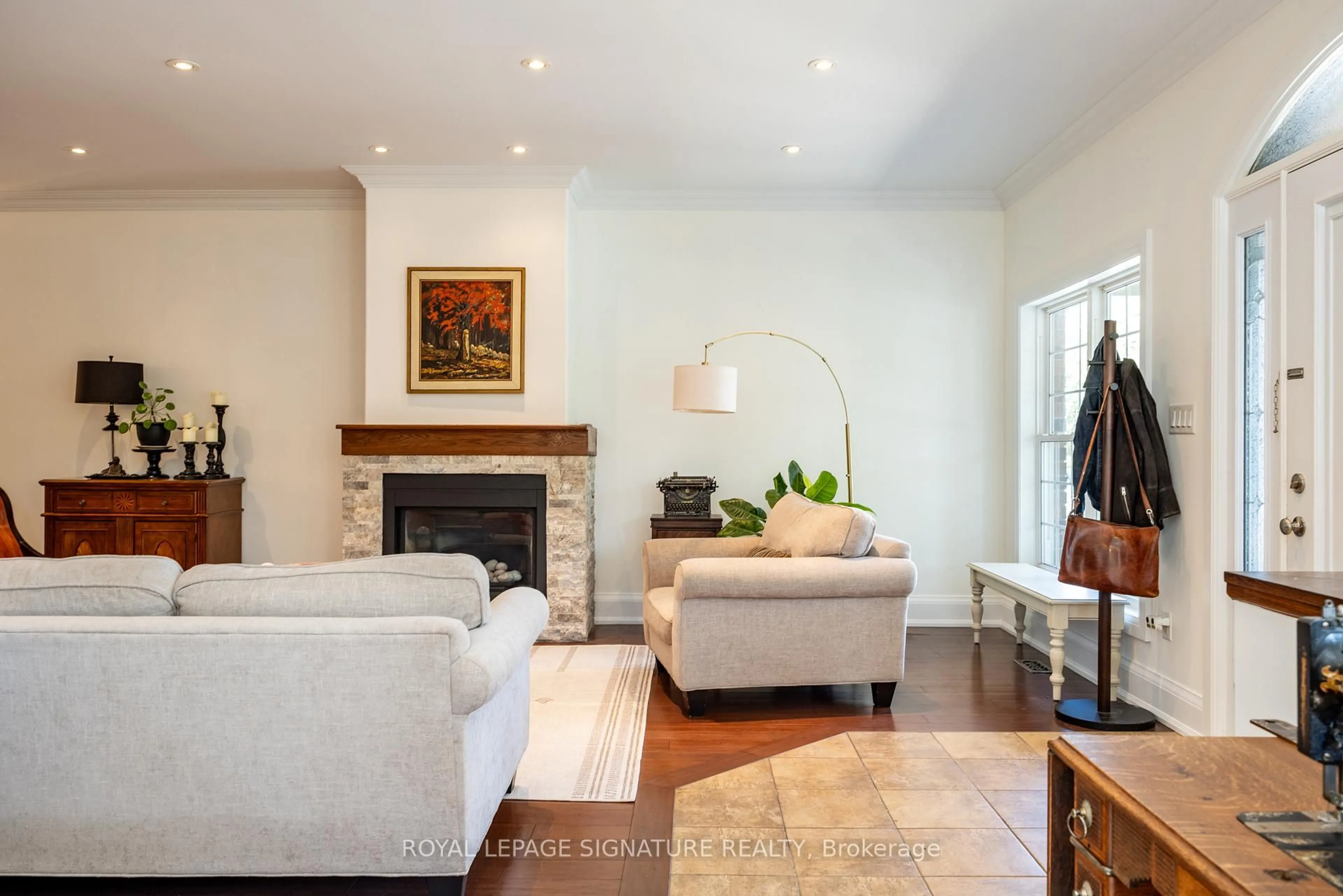 Living room with furniture, unknown for 116 Milton St, Toronto Ontario M8Y 2Y3