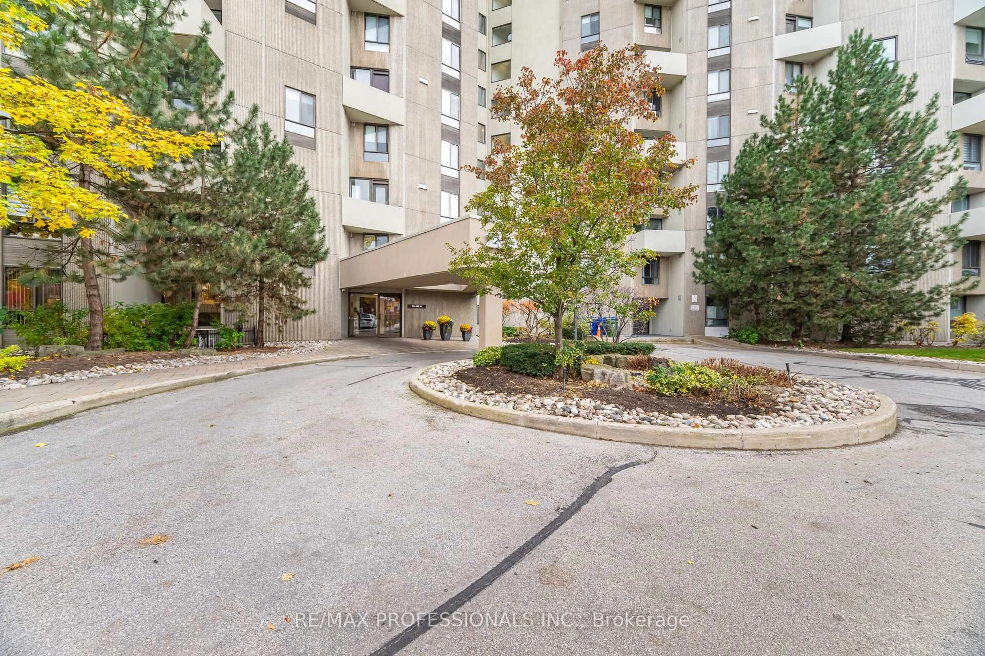 Patio, street for 284 Mill Rd #A12, Toronto Ontario M9C 4W6