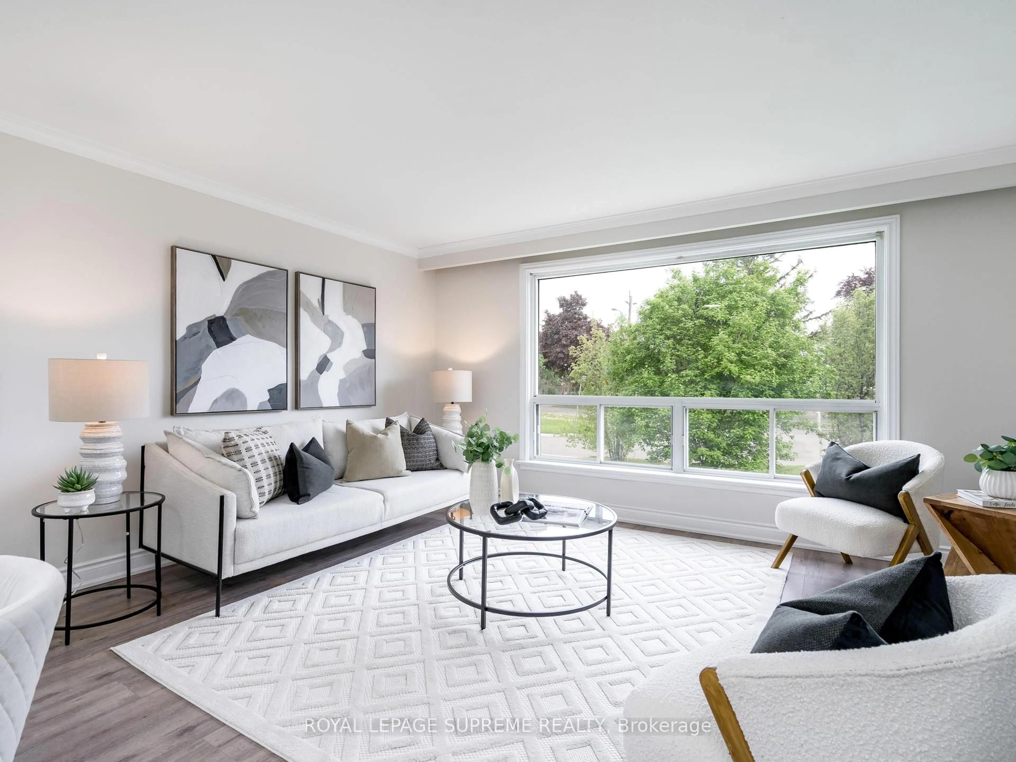 Living room with furniture, unknown for 40 Cartwright Ave, Toronto Ontario M6A 1T9