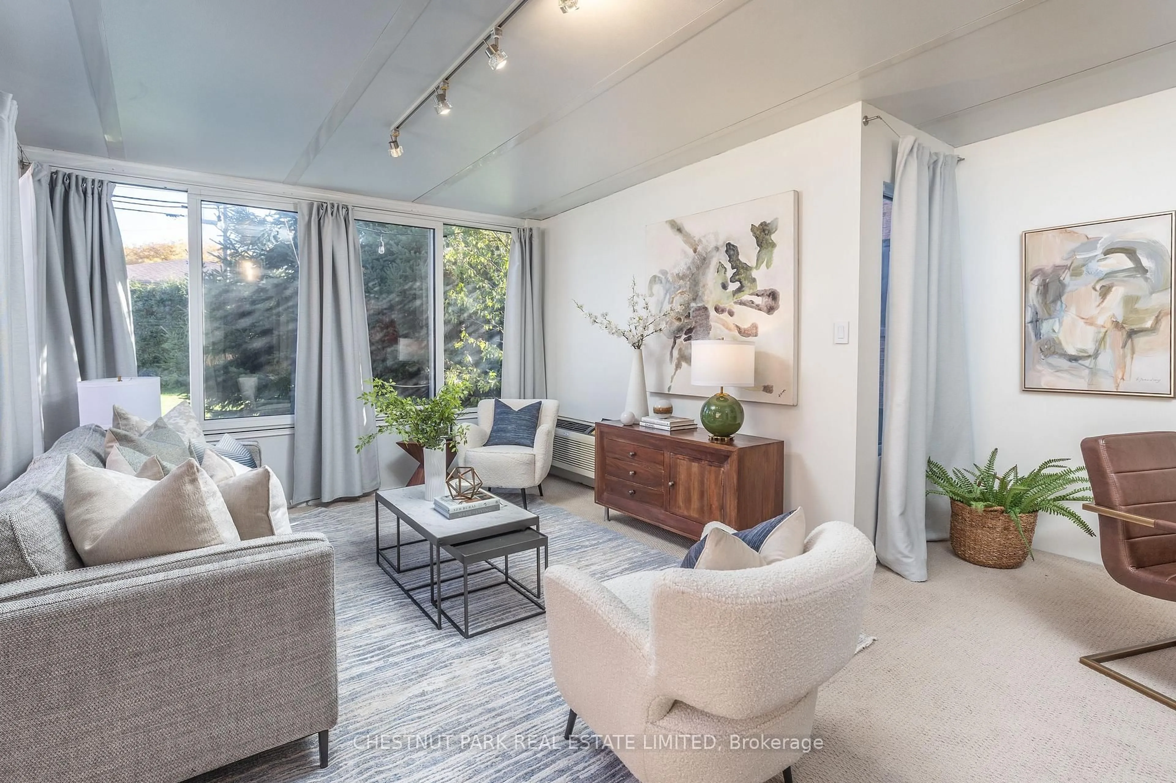 Living room with furniture, unknown for 29 Mulholland Ave, Toronto Ontario M6A 2S1