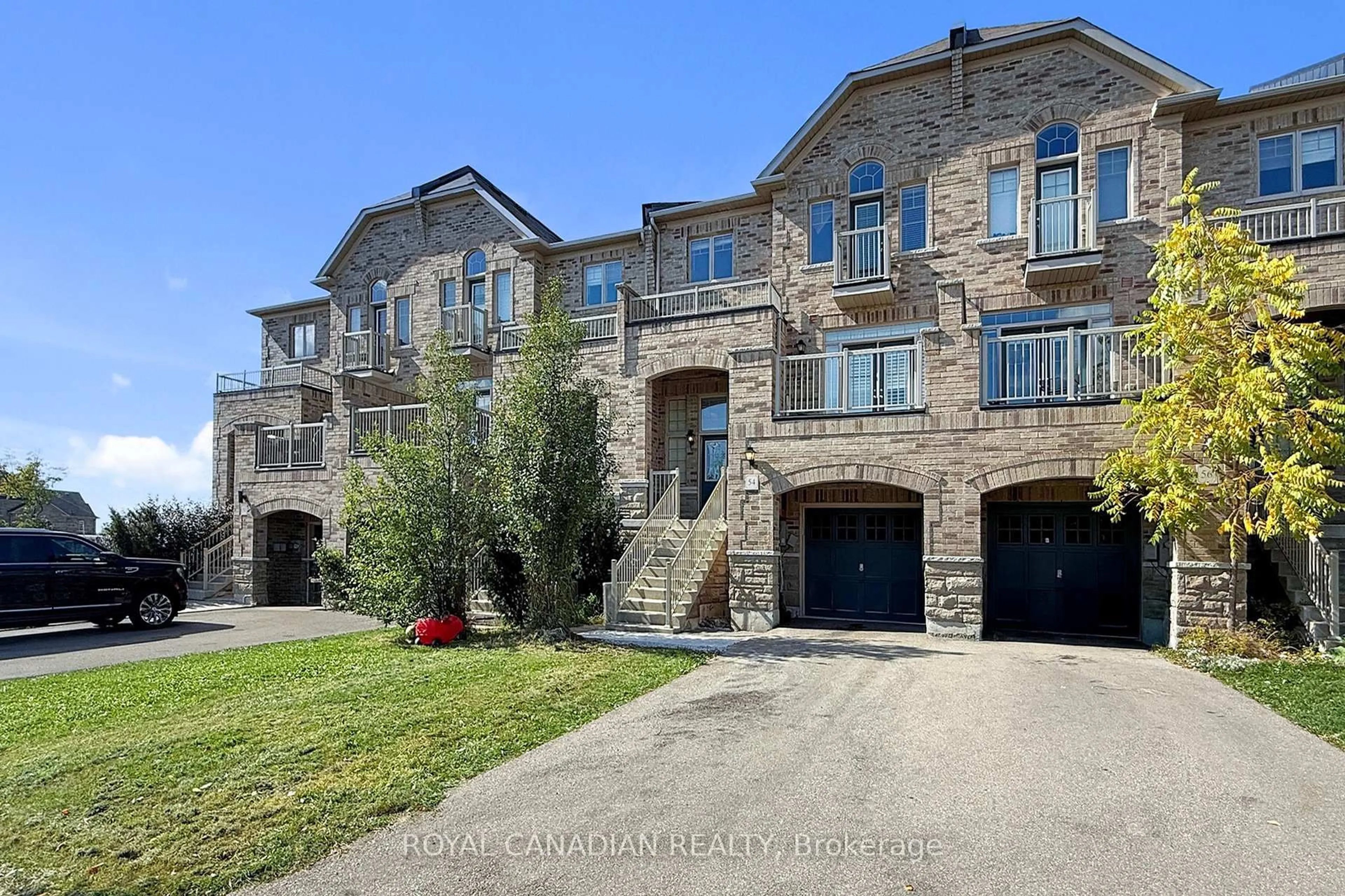 Home with brick exterior material, unknown for 54 Chesterwood Cres, Brampton Ontario L6Y 0Z4