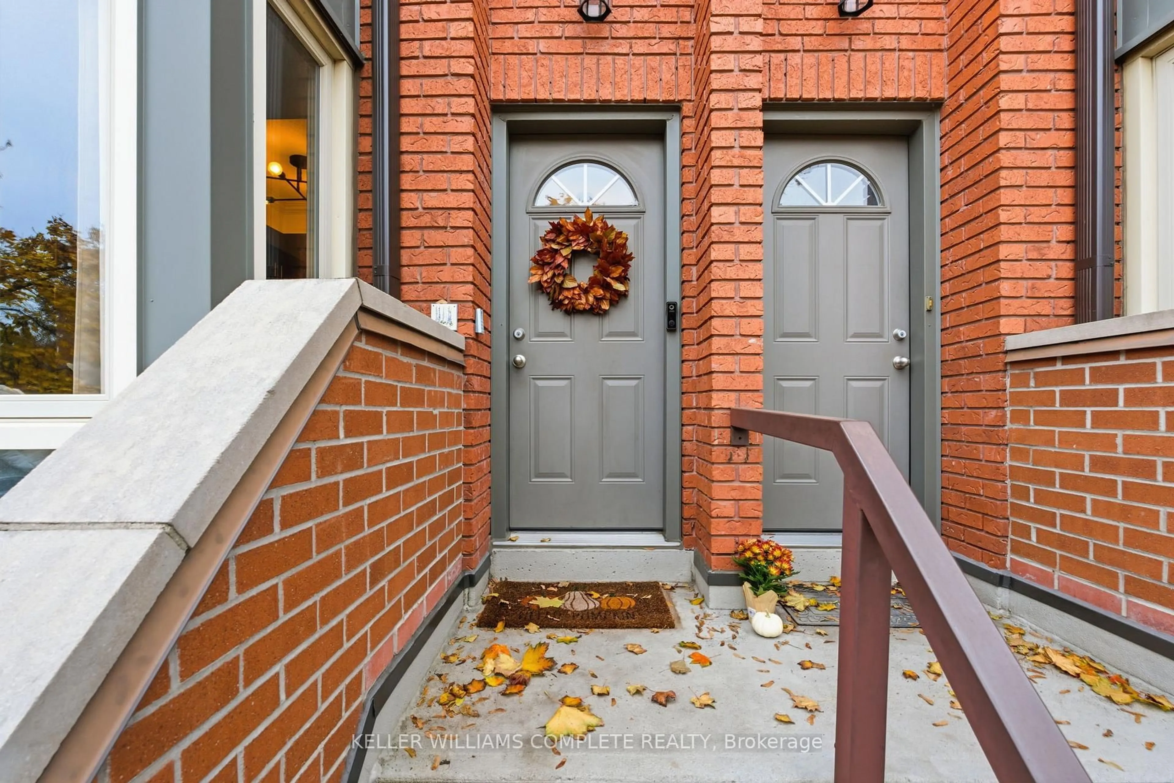 Home with brick exterior material, street for 895 Maple Ave #614, Burlington Ontario L7S 2H7