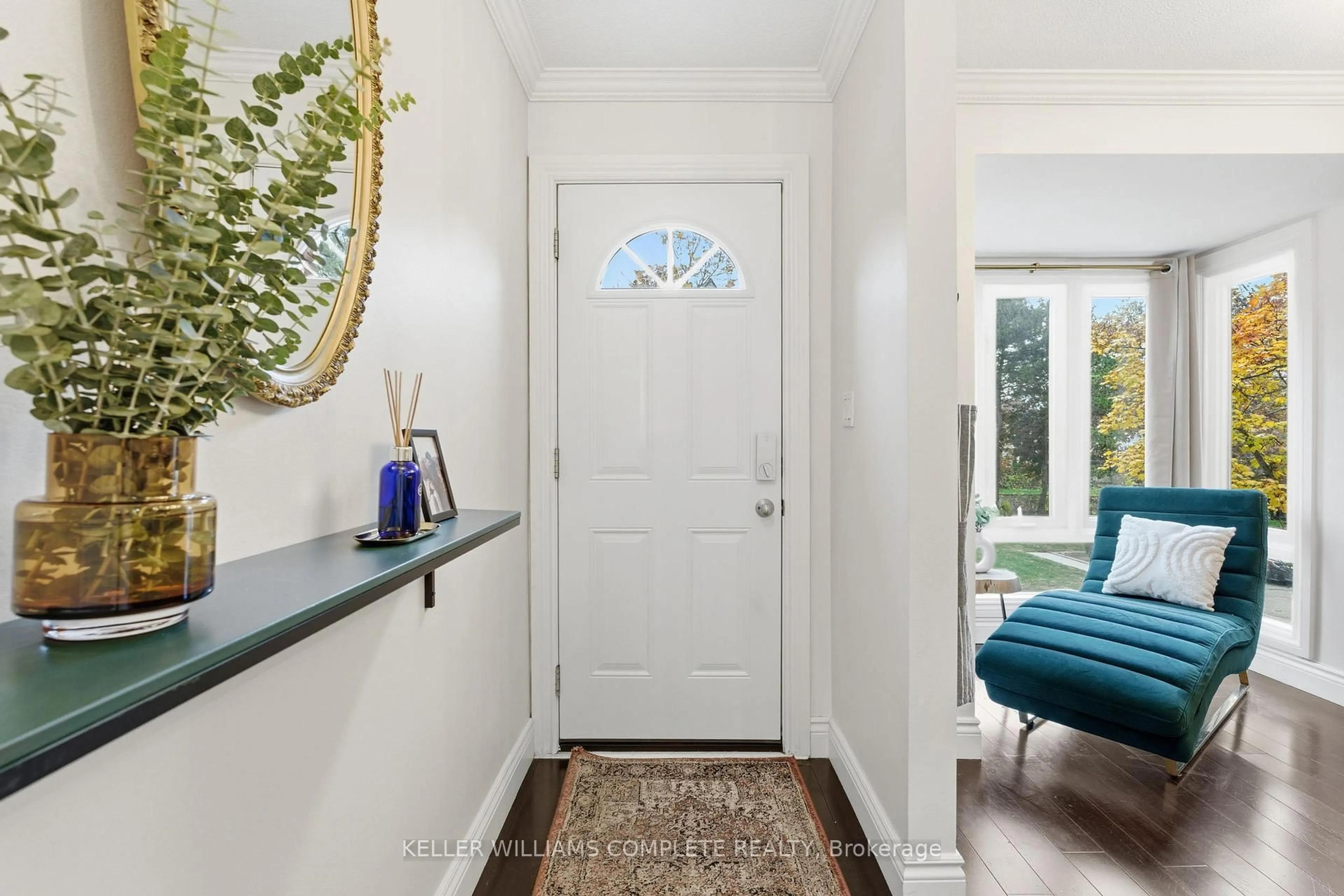 Indoor entryway for 895 Maple Ave #614, Burlington Ontario L7S 2H7