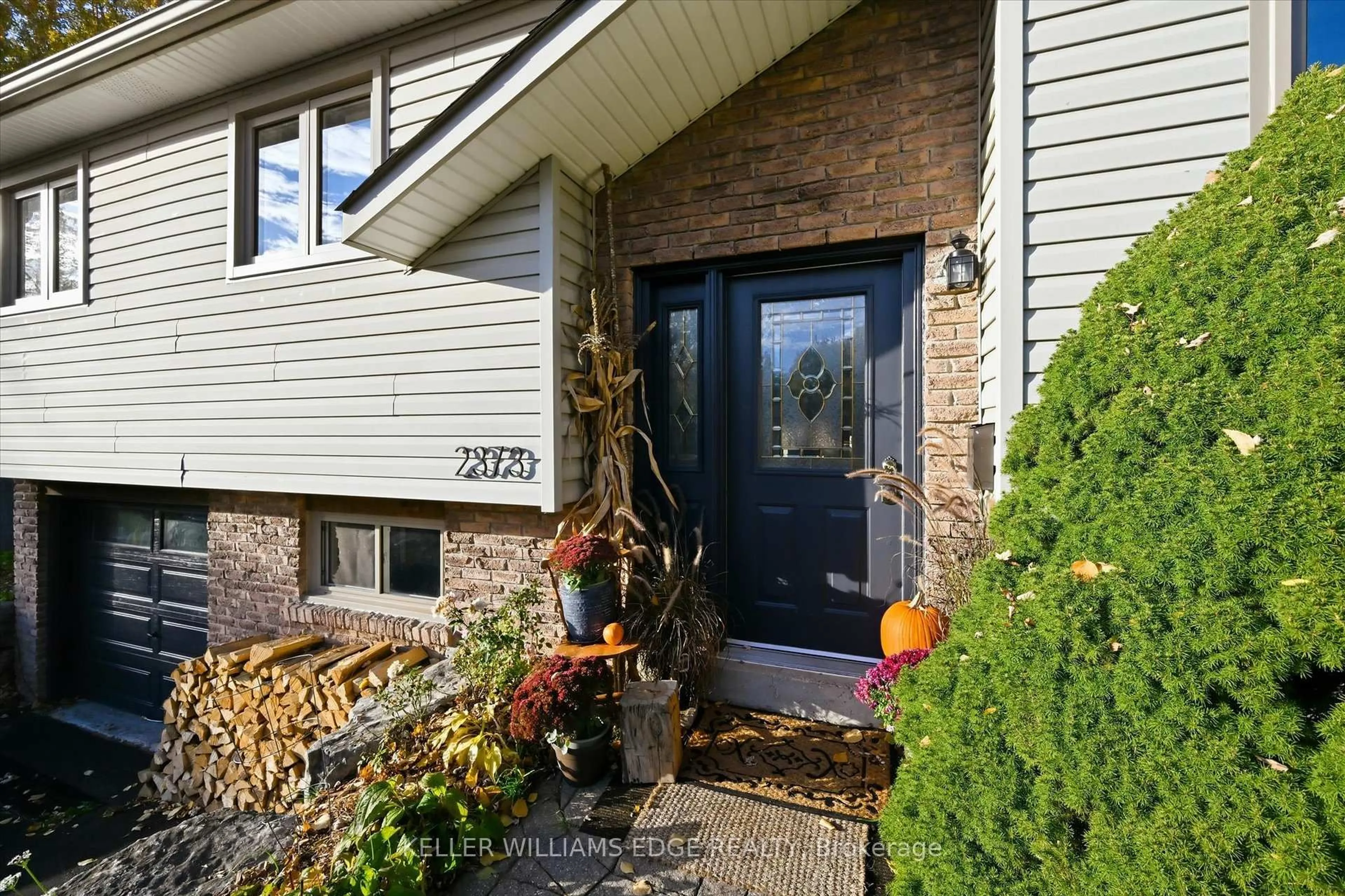 Unknown for 2373 Cayuga Crt, Burlington Ontario L7P 3L5