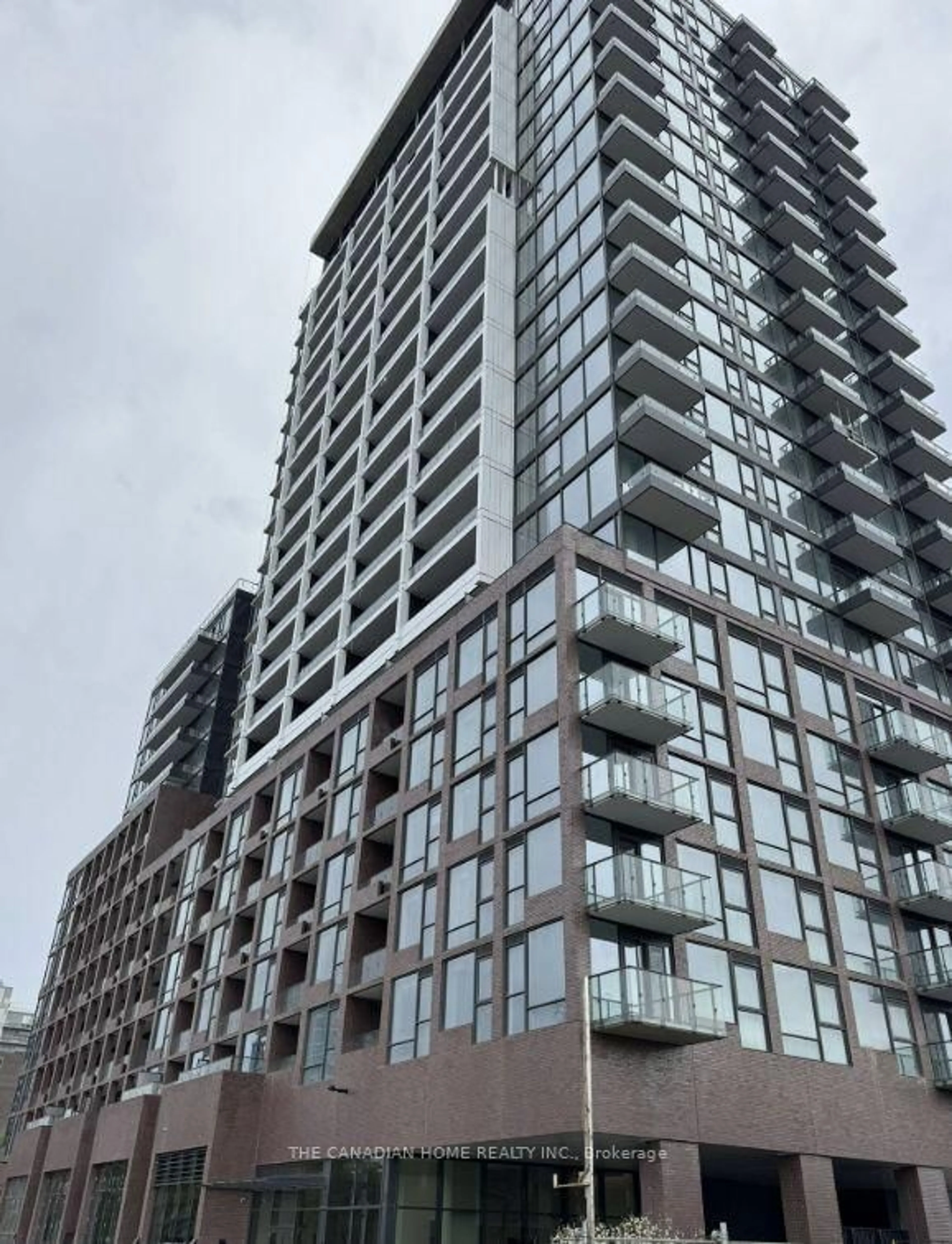 Unknown for 28 Ann St #323, Mississauga Ontario L5G 0E1