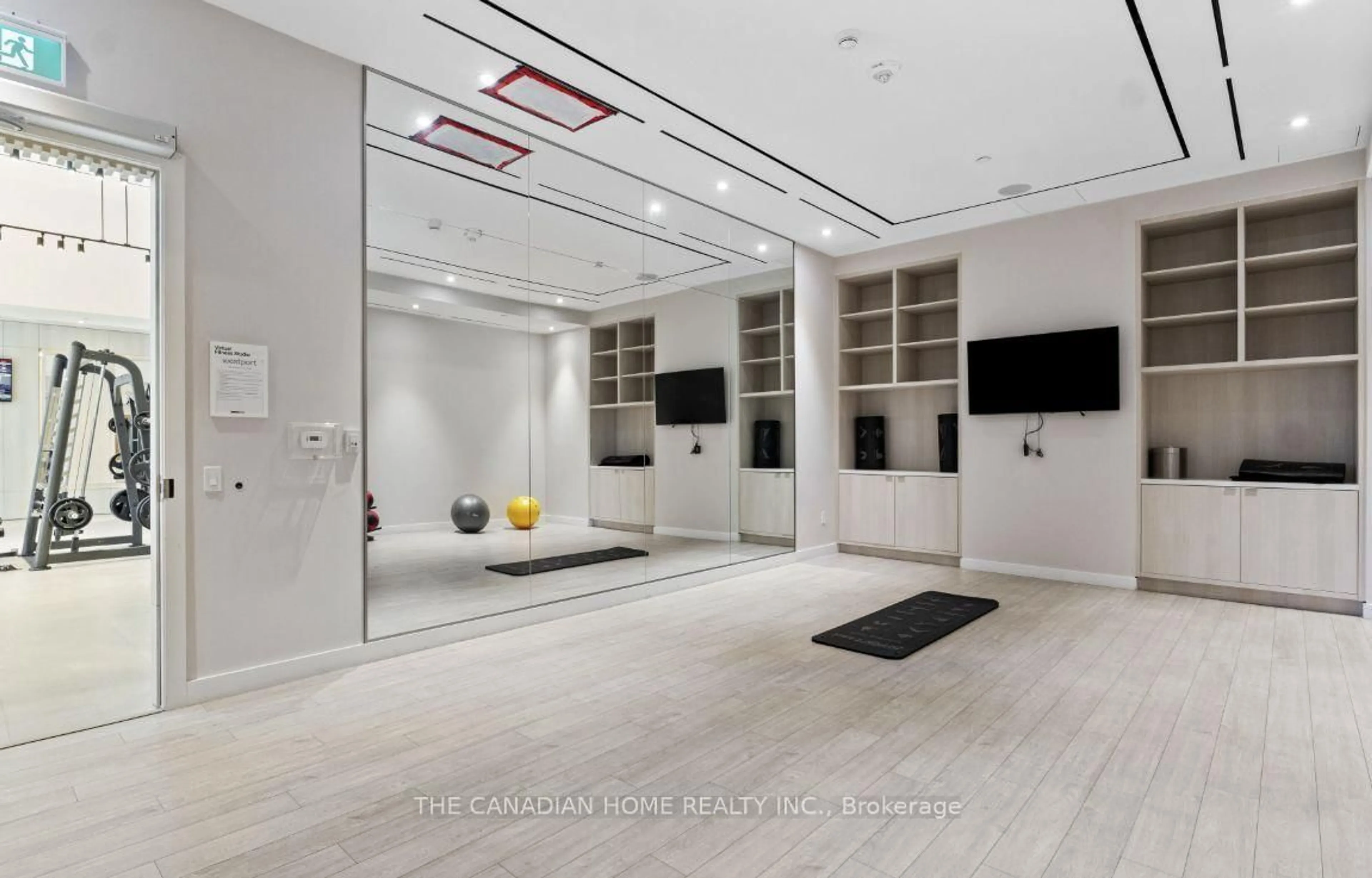 Unknown for 28 Ann St #323, Mississauga Ontario L5G 0E1