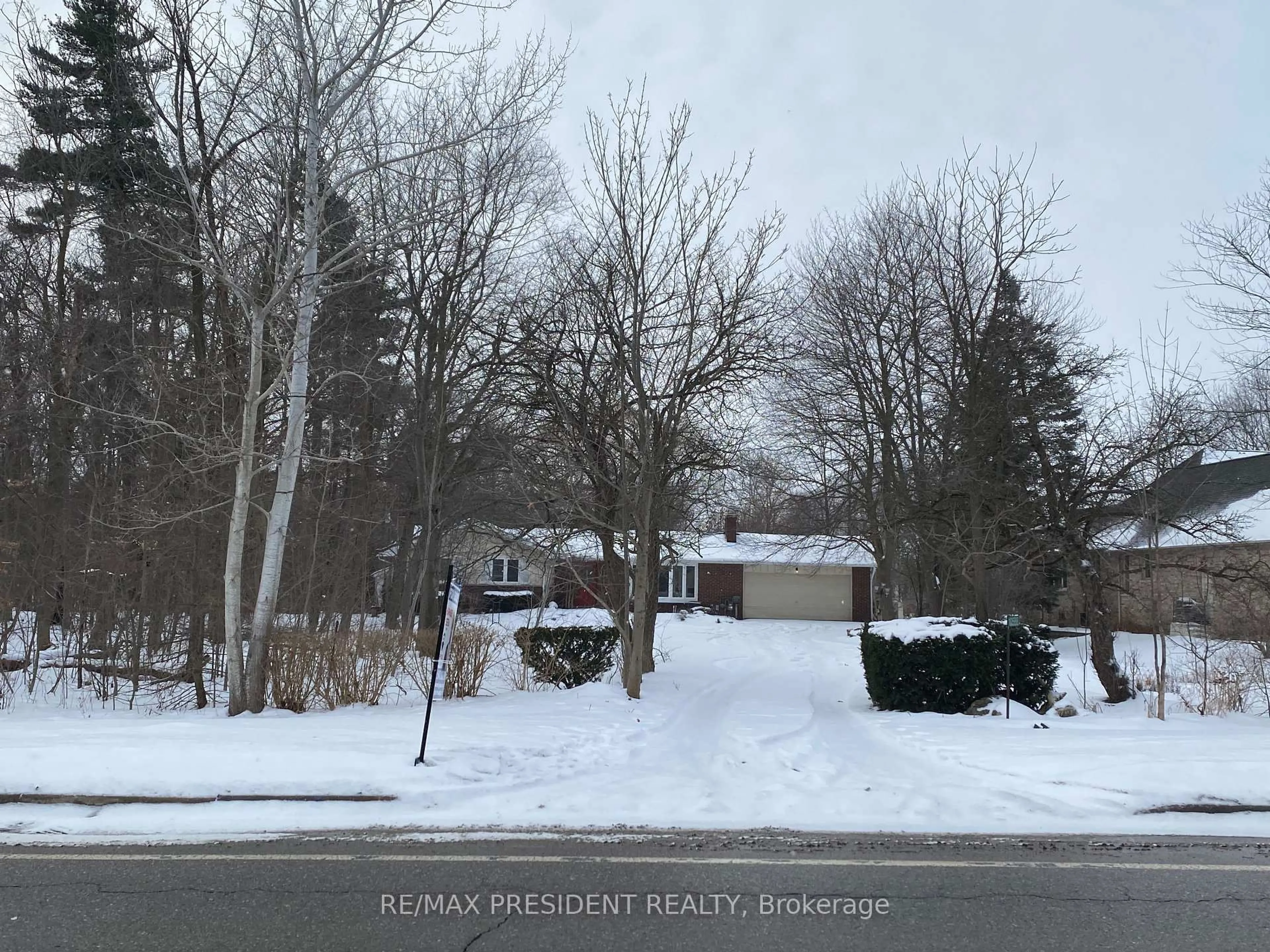 Blurry image for 10588 Eighth Line, Halton Hills Ontario L7G 4S5