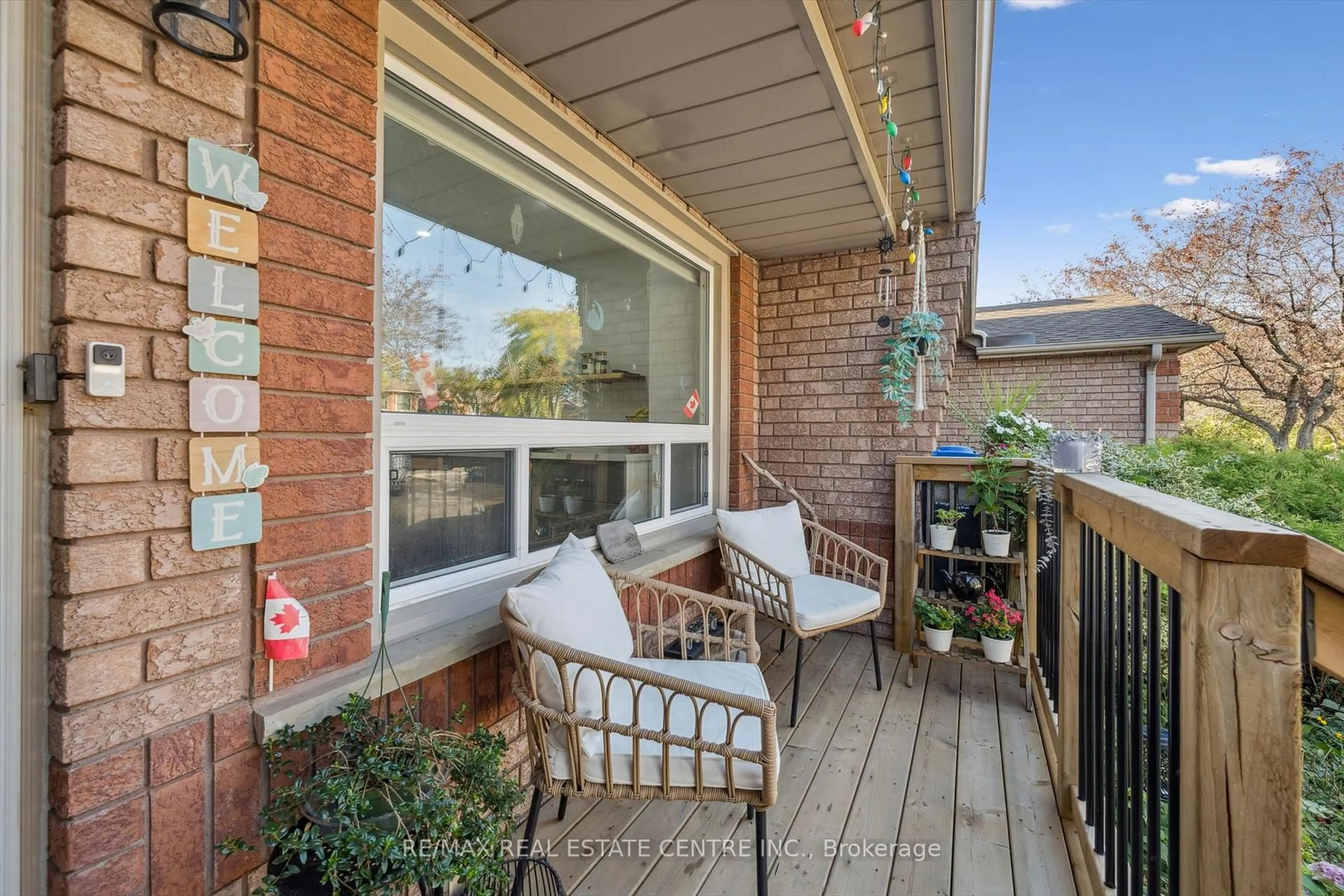 Patio, water/lake/river/ocean view for 550 Ashprior Ave, Mississauga Ontario L5R 3N2