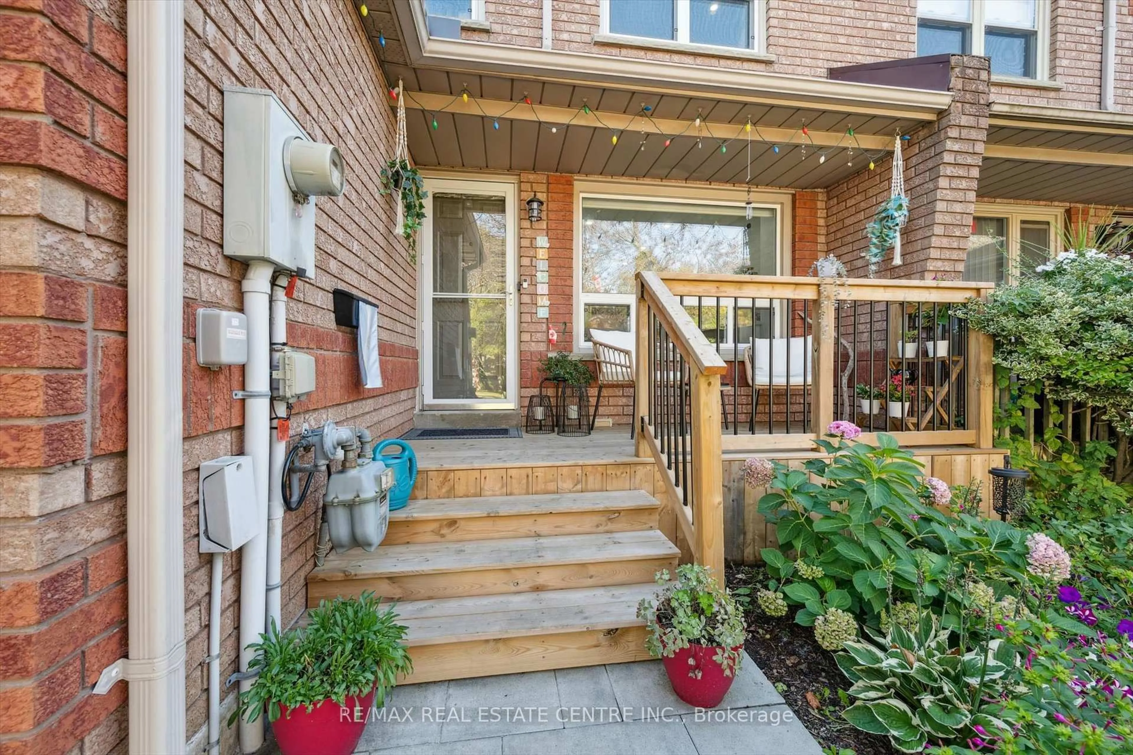 Home with brick exterior material, street for 550 Ashprior Ave, Mississauga Ontario L5R 3N2