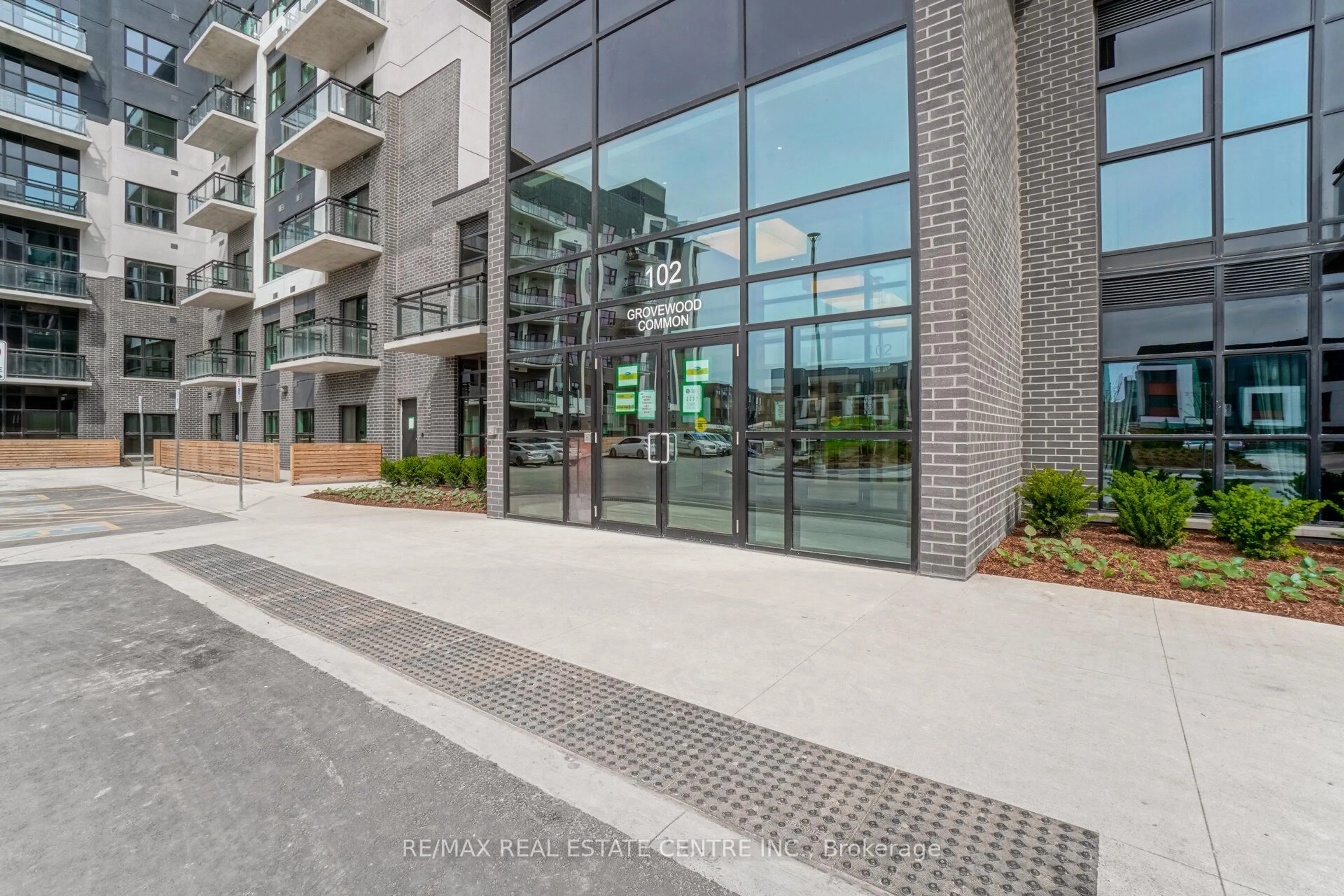 Unknown for 102 Grovewood Common Circ #420, Oakville Ontario L6H 0X2