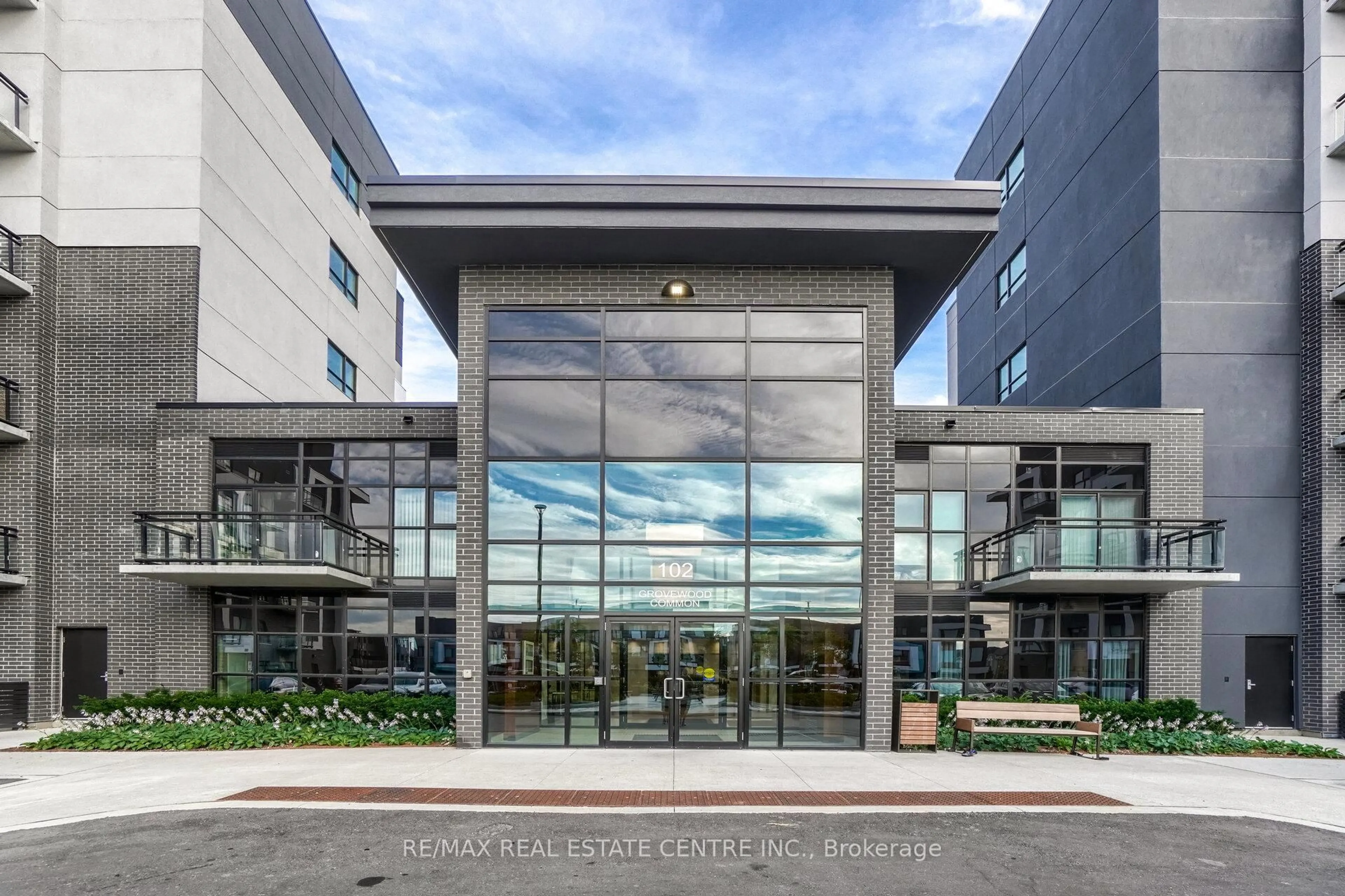 Indoor foyer for 102 Grovewood Common Circ #420, Oakville Ontario L6H 0X2