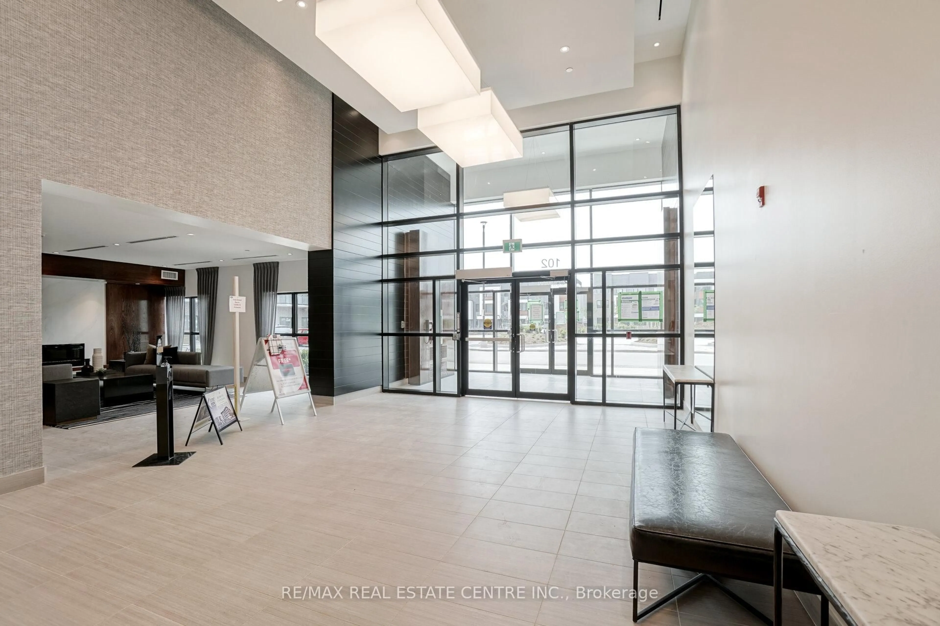 Indoor foyer for 102 Grovewood Common Circ #420, Oakville Ontario L6H 0X2