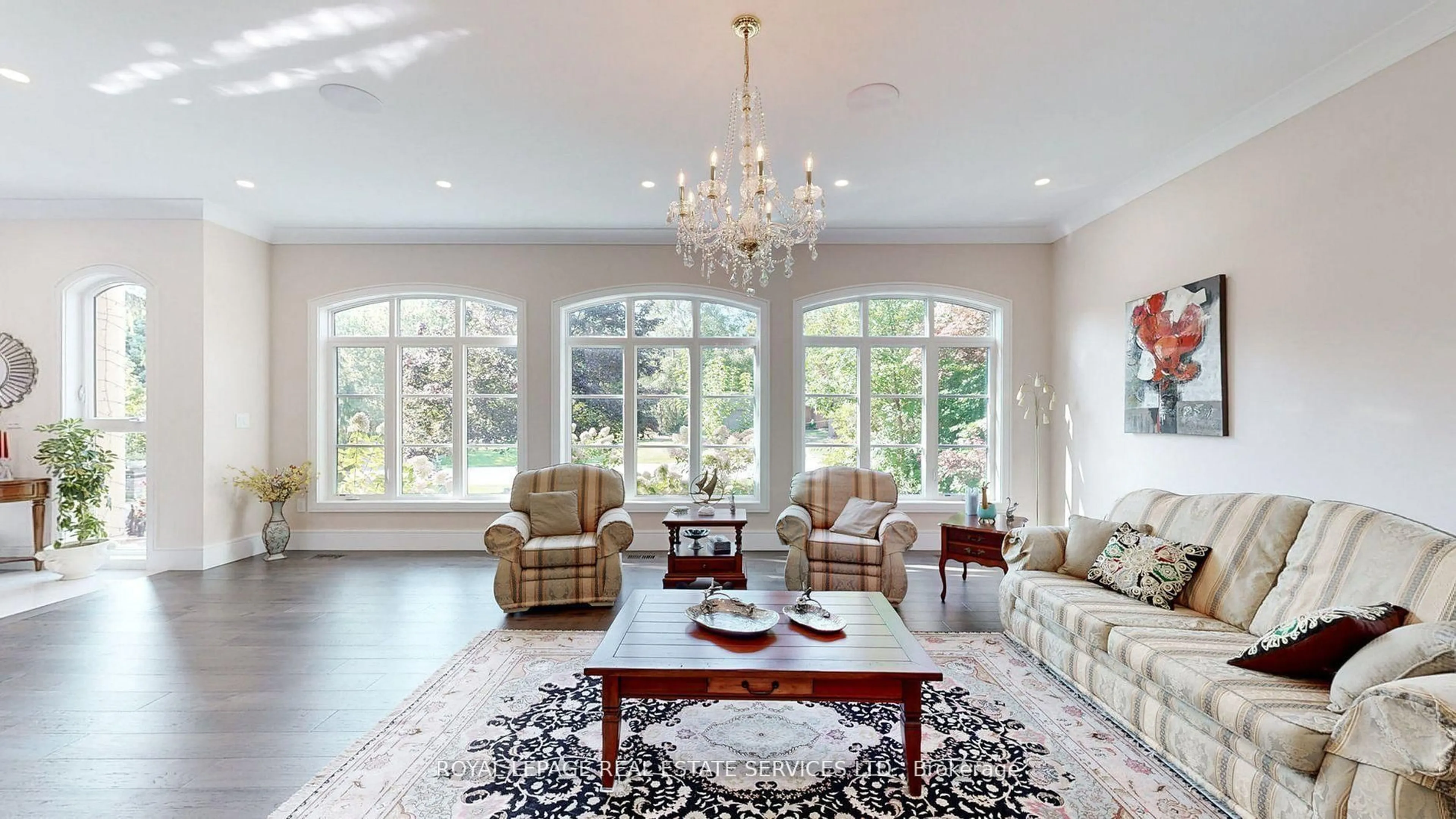 Living room with furniture, unknown for 1286 Cambridge Dr, Oakville Ontario L6J 1S1