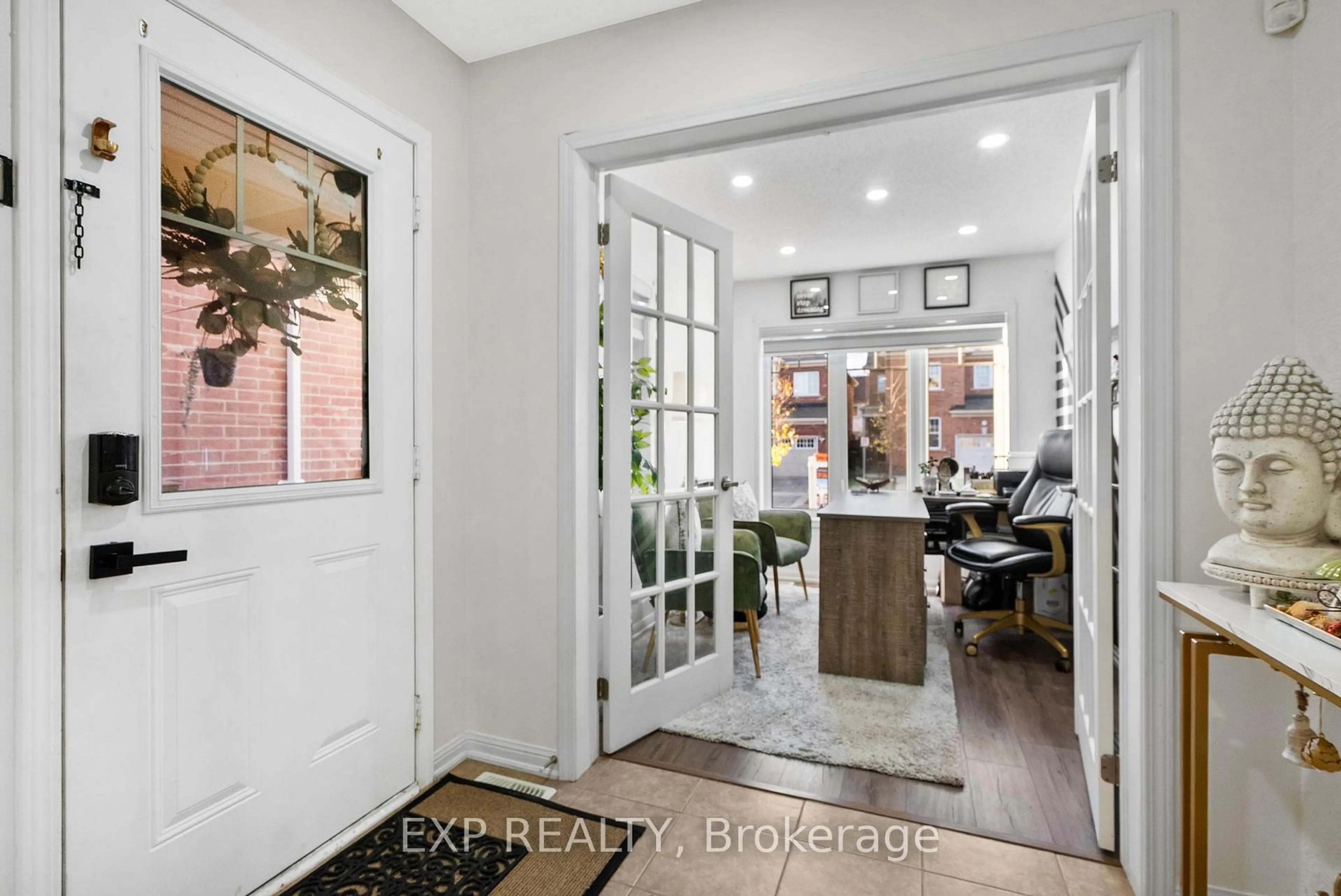 Indoor entryway for 146 Vanhorne Clse, Brampton Ontario L7A 0G2