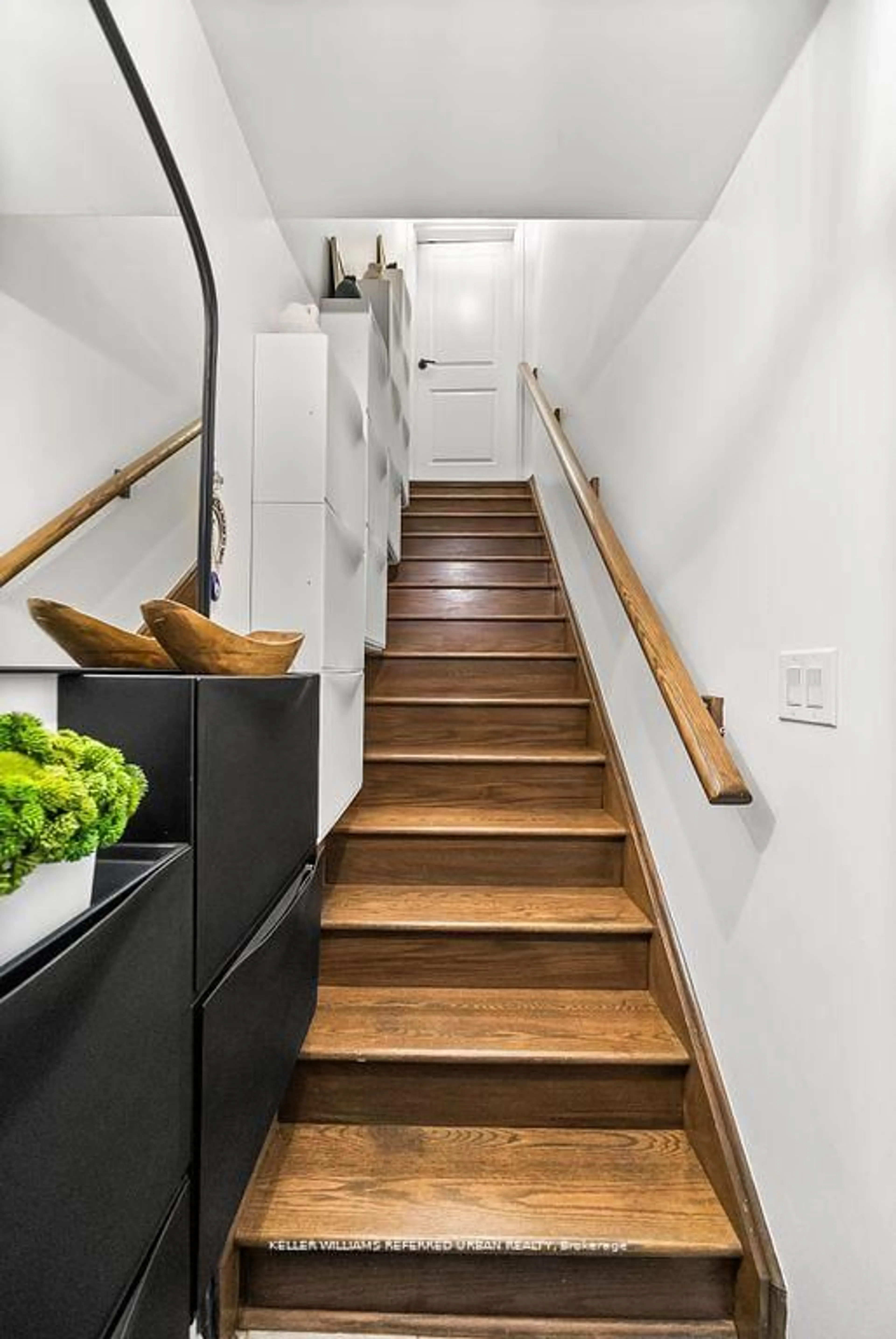 Stairs for 2335 Sheppard Ave #14, Toronto Ontario M9M 0B6