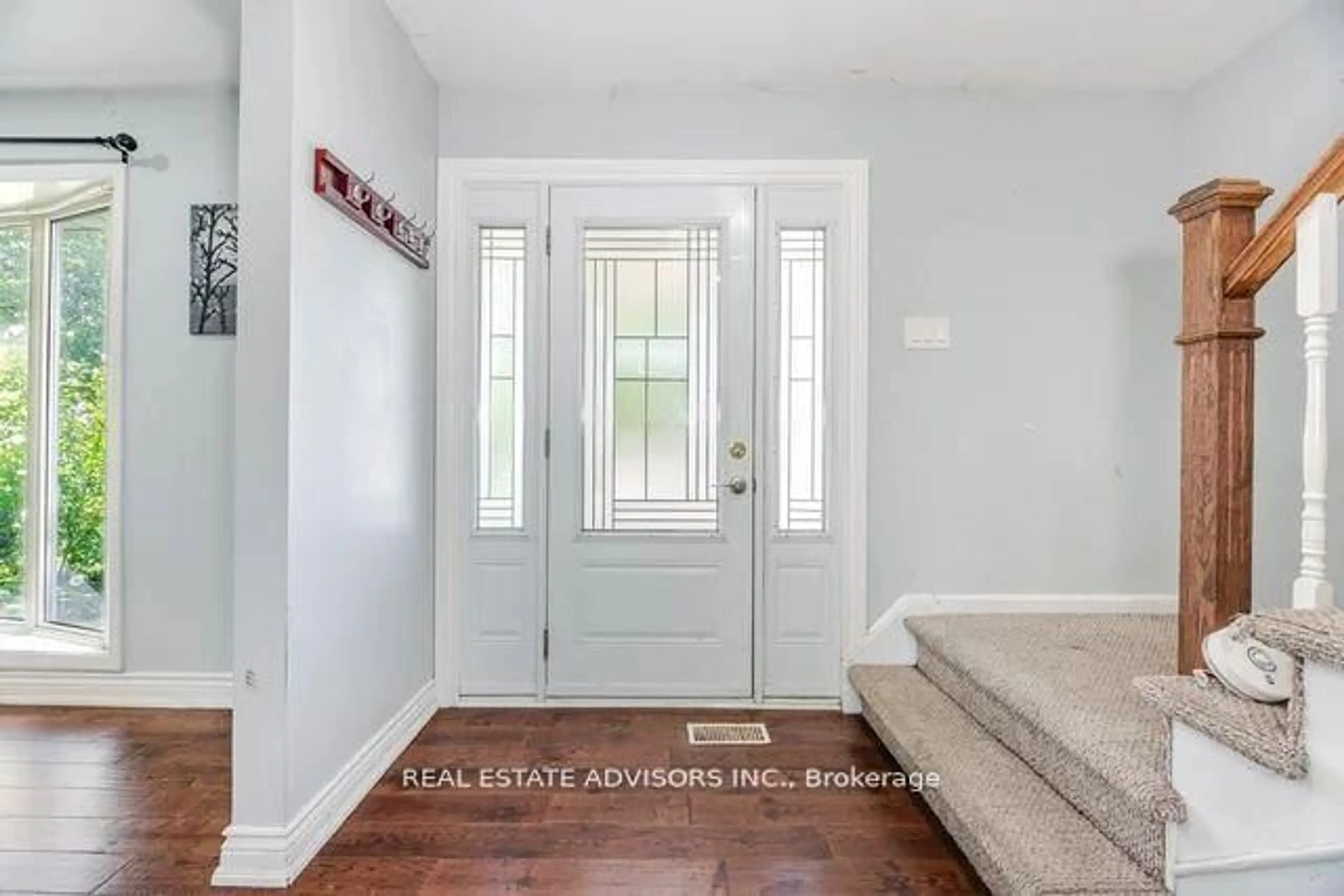 Indoor entryway for 4 Parkend Ave, Brampton Ontario L6Y 1B2
