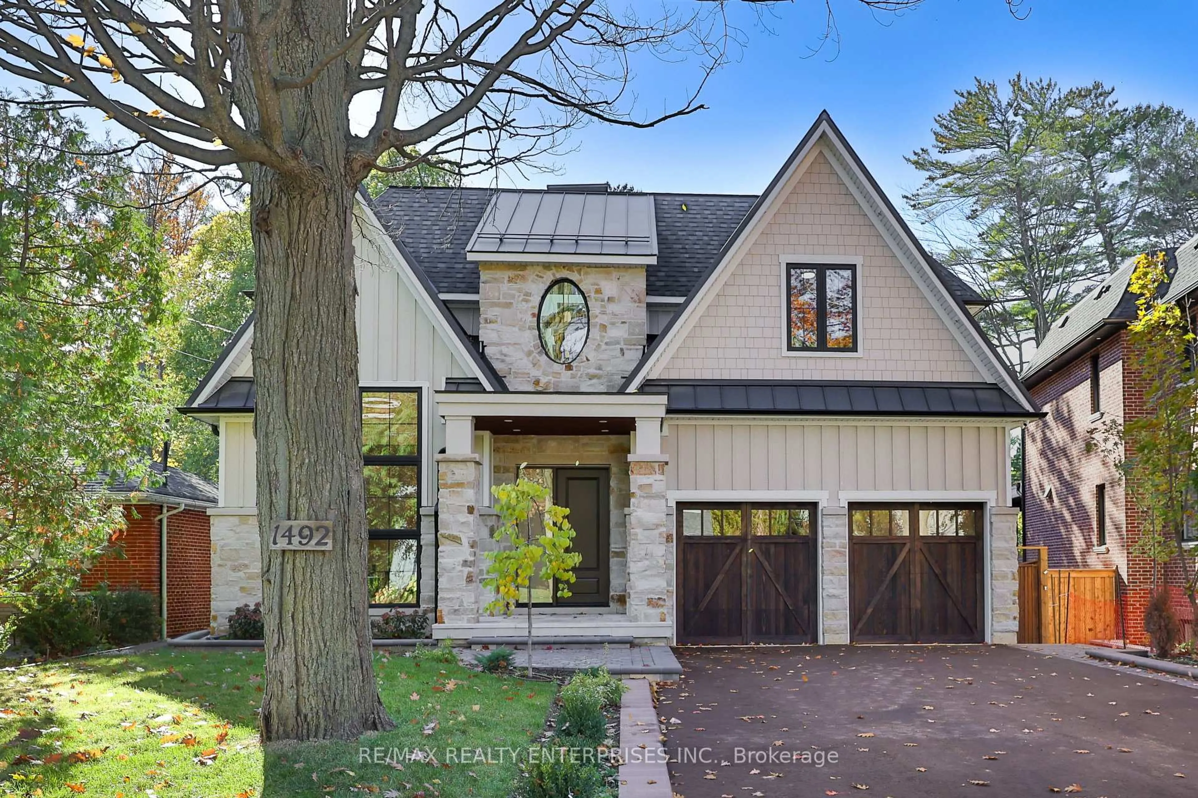 Home with brick exterior material, street for 1492 Trotwood Ave, Mississauga Ontario L5G 3Z9