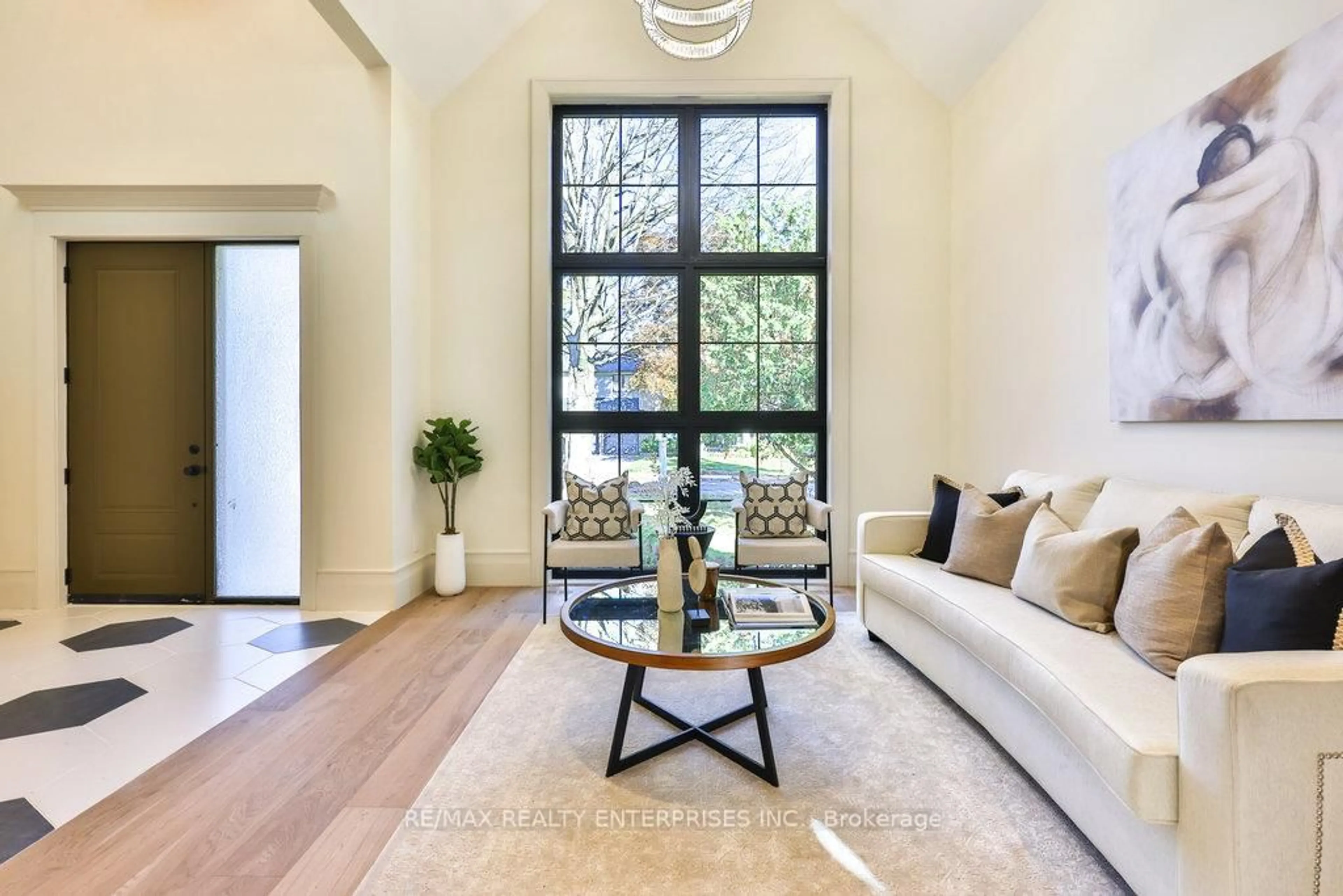 Living room with furniture, unknown for 1492 Trotwood Ave, Mississauga Ontario L5G 3Z9