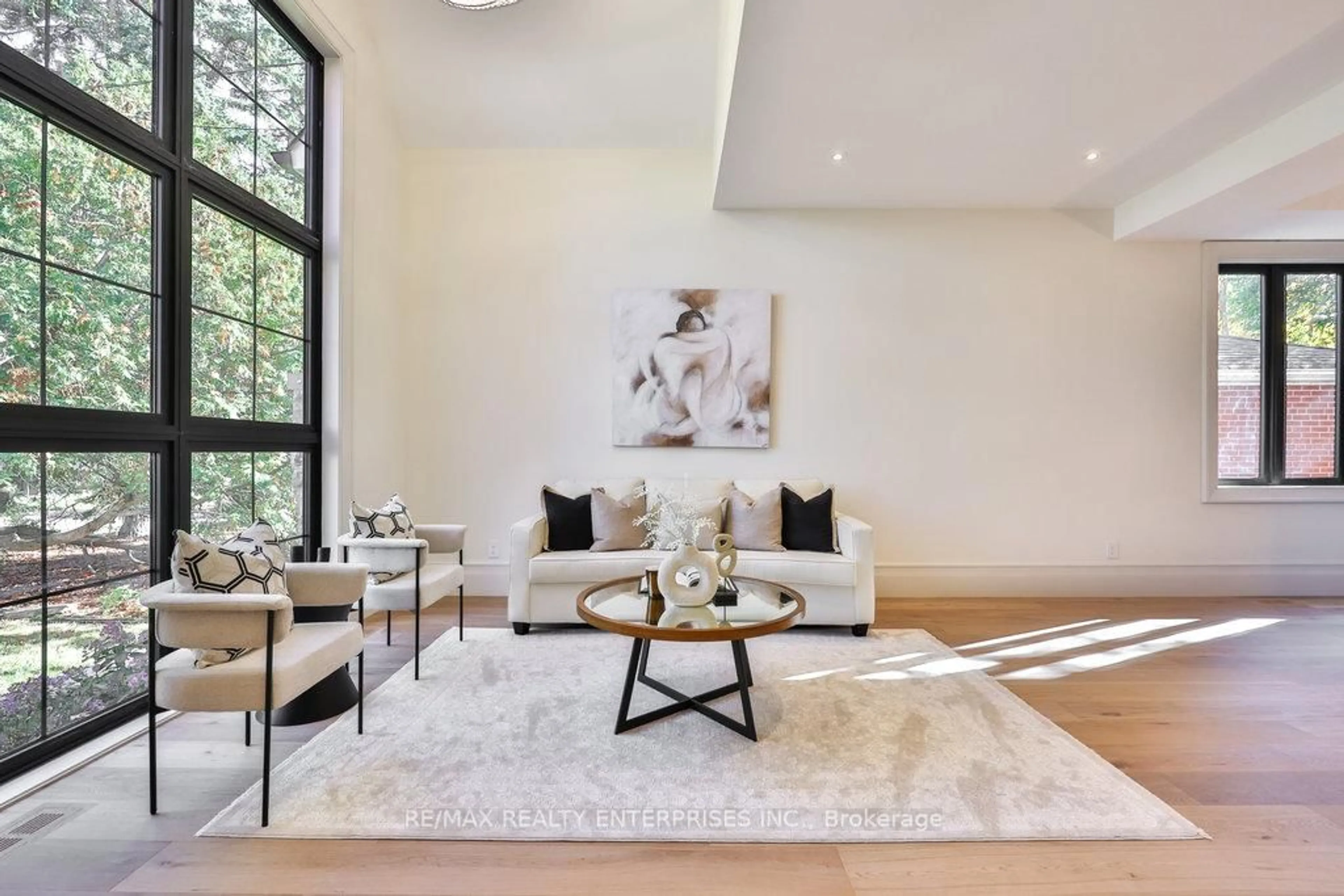 Living room with furniture, unknown for 1492 Trotwood Ave, Mississauga Ontario L5G 3Z9