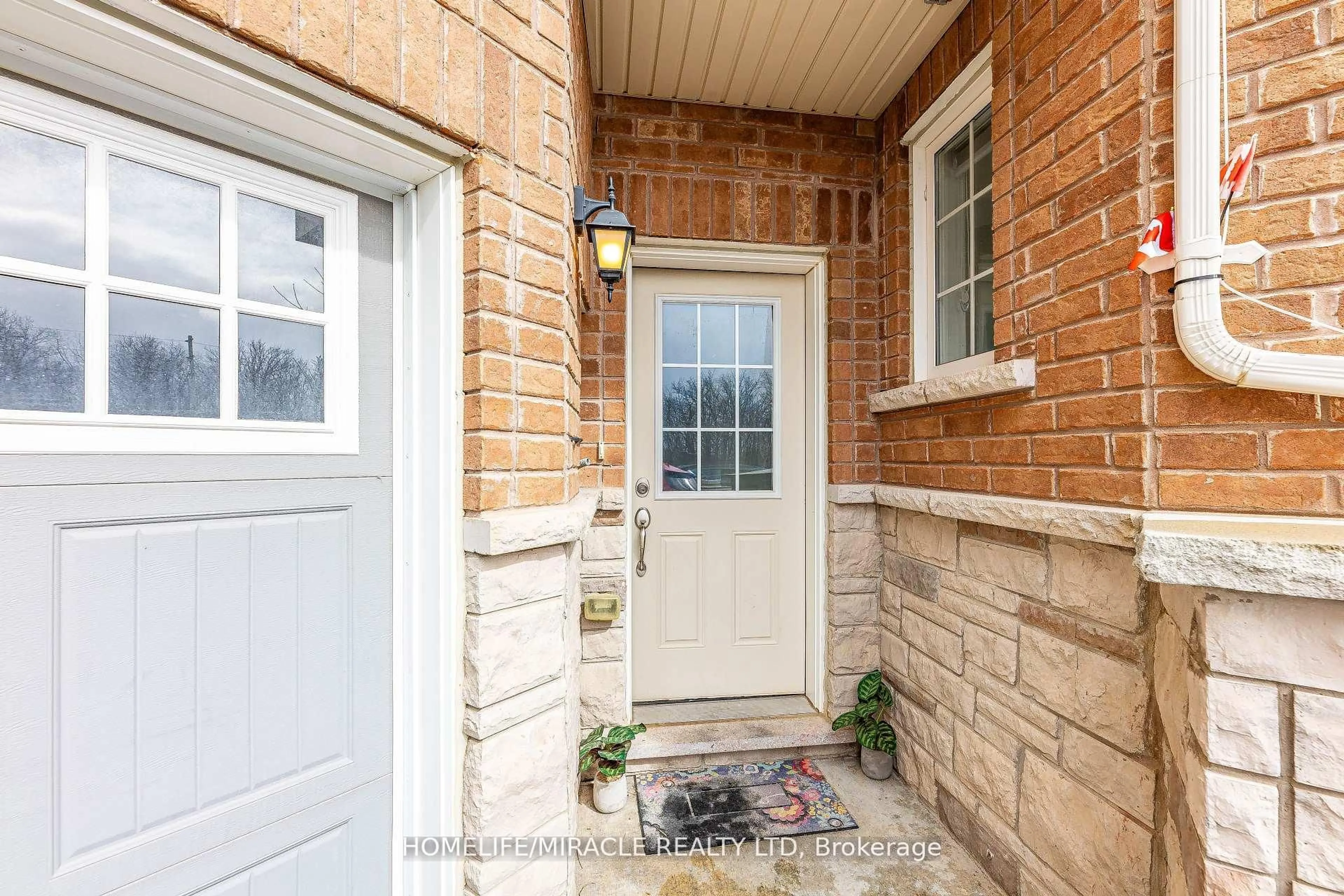 Indoor entryway for 1633 Clitherow St, Milton Ontario L9E 0A2