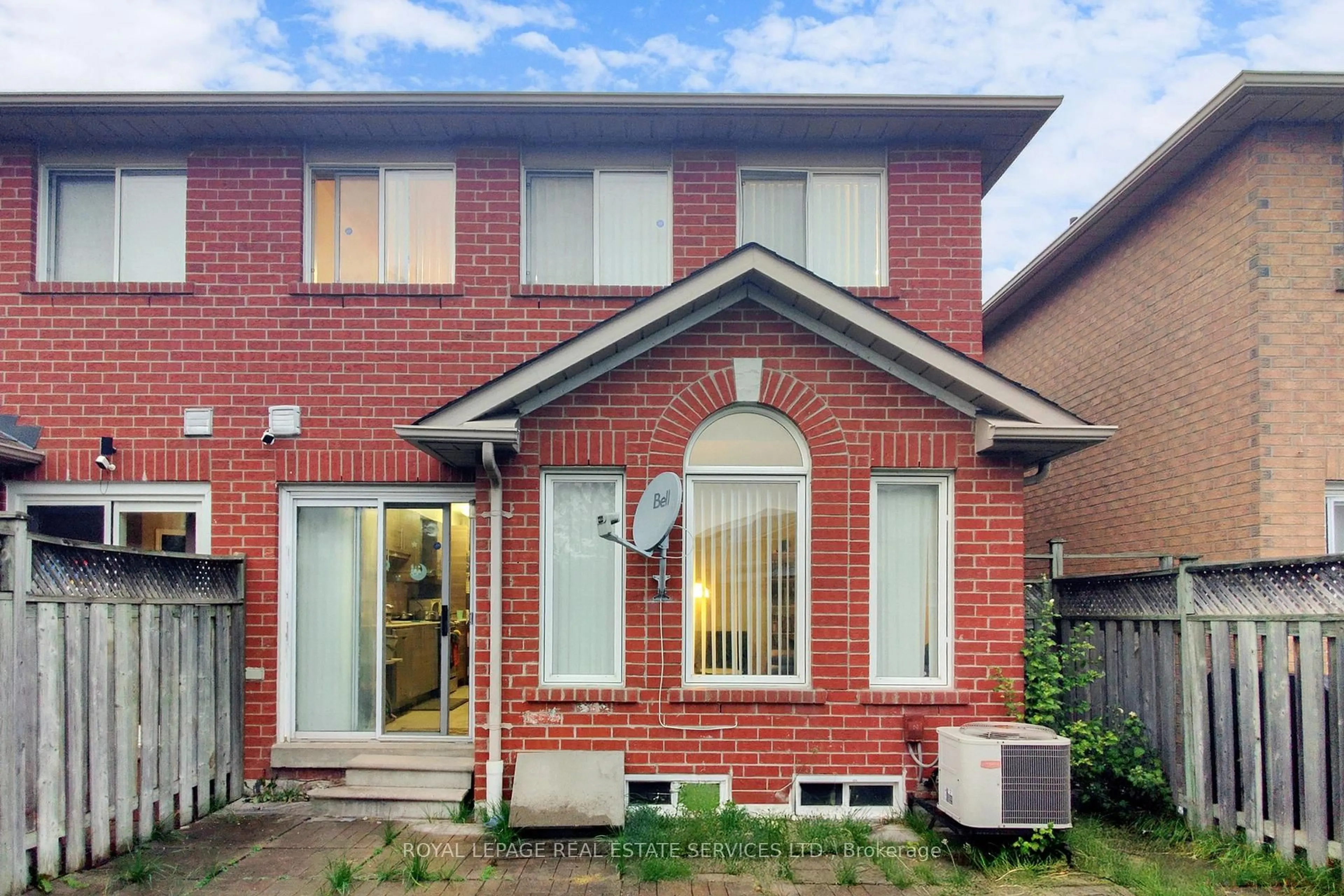 Home with brick exterior material, street for 908 Stonebridge Ave, Mississauga Ontario L5V 2L5