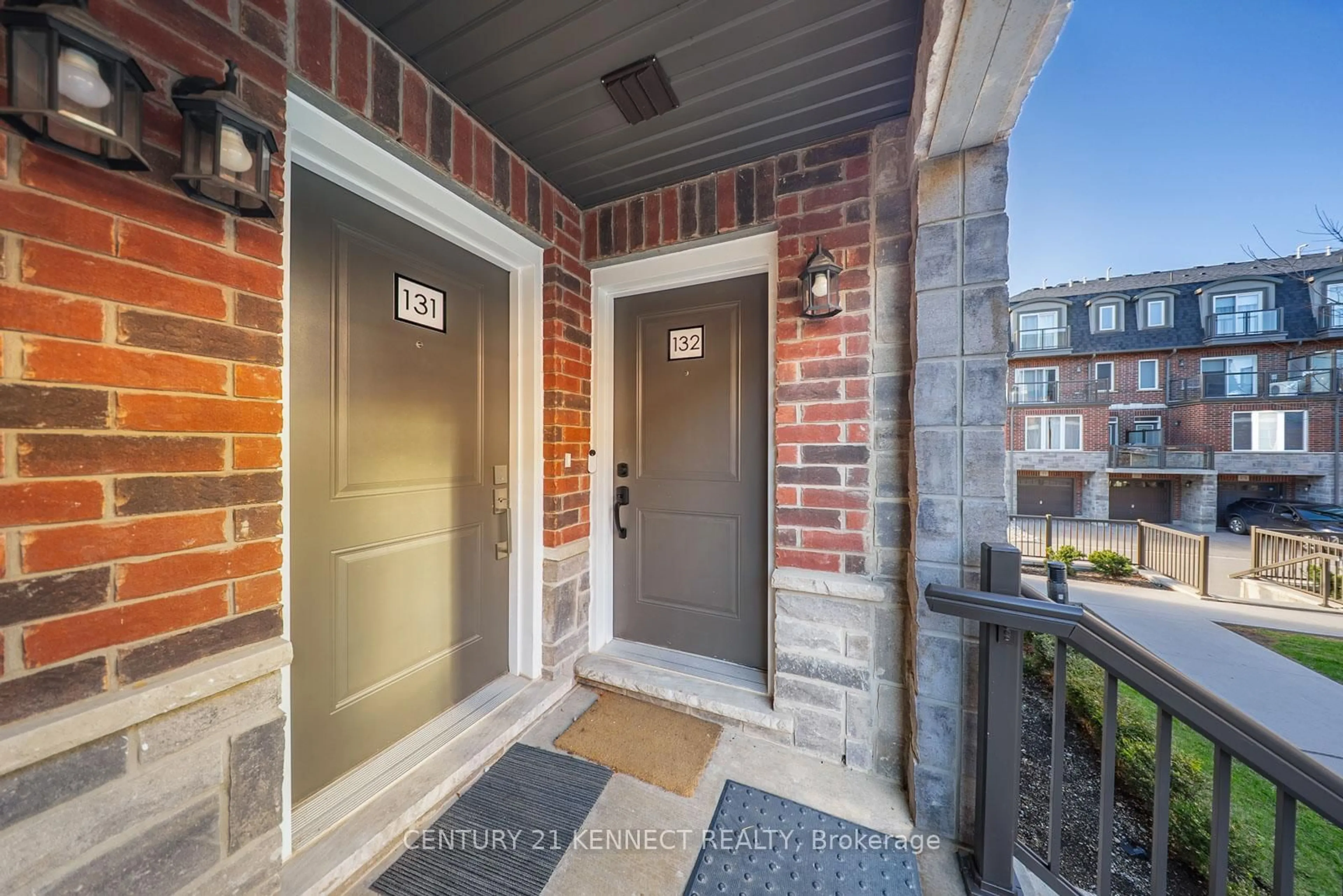 Indoor entryway for 445 Ontario St #132, Milton Ontario L9T 9K5