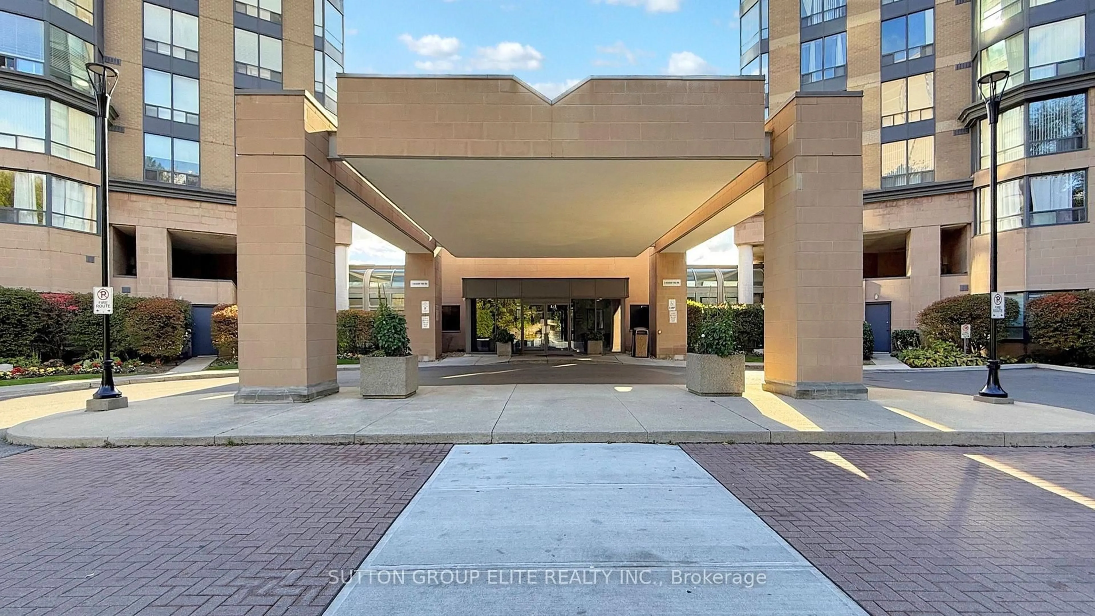 Indoor foyer for 3 Hickory Tree Rd #1707, Toronto Ontario M9N 3W5